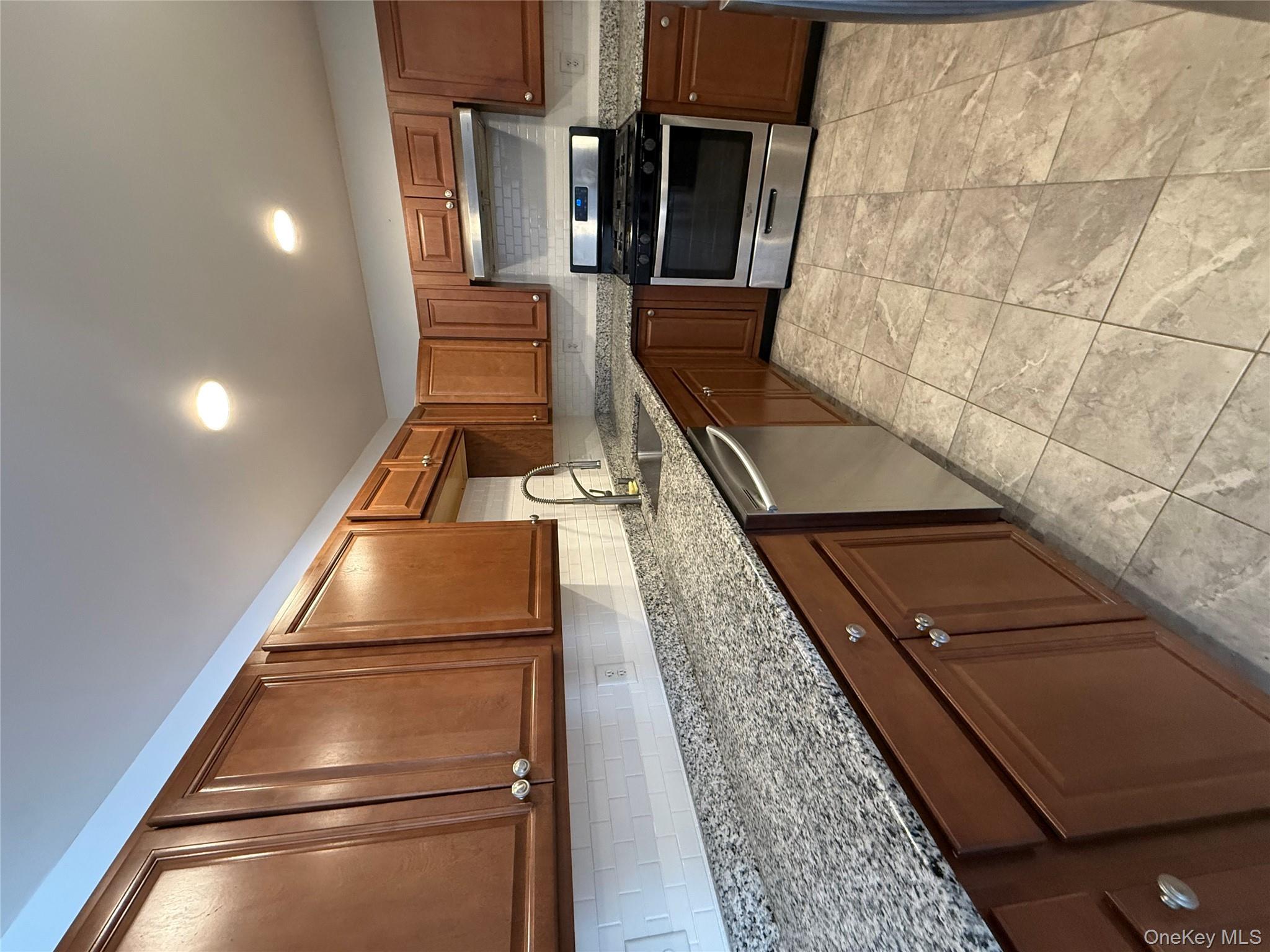 24 Saint James Place Unit: Apt #1