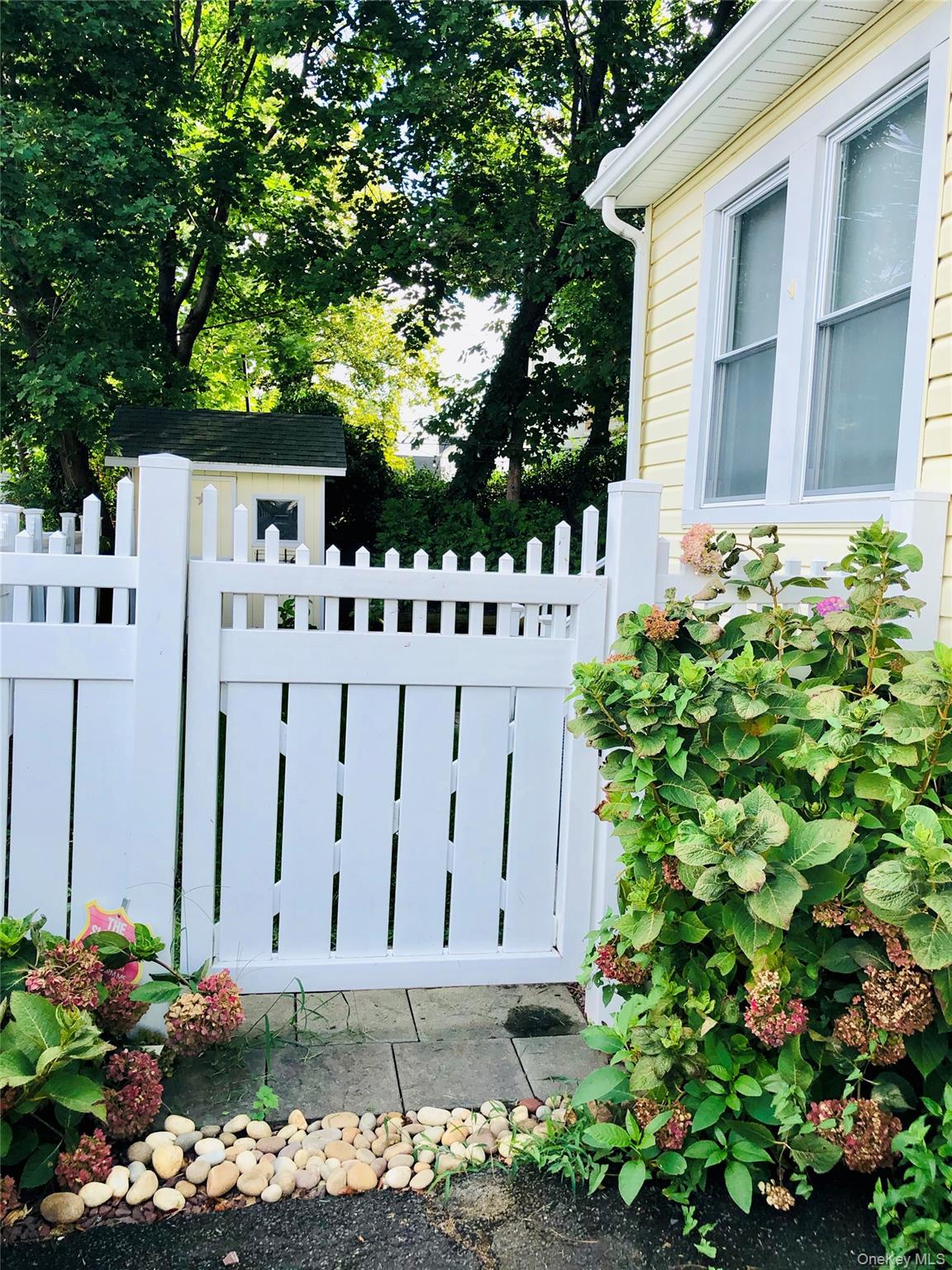 27 Lydecker Street