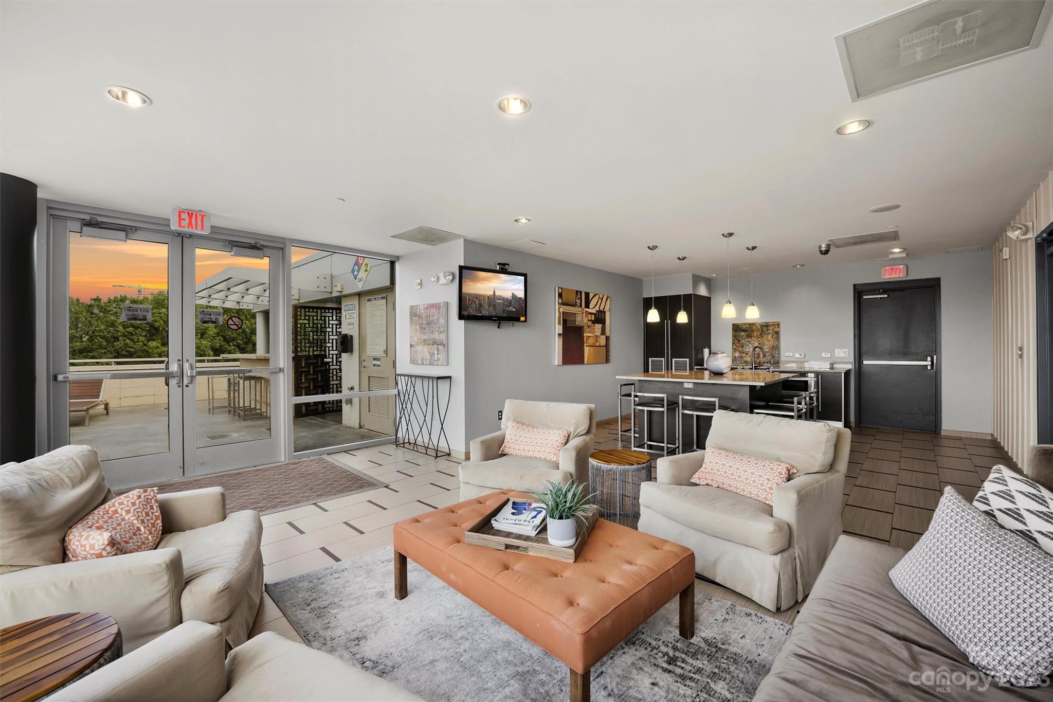 1133 Metropolitan Avenue Unit: 313