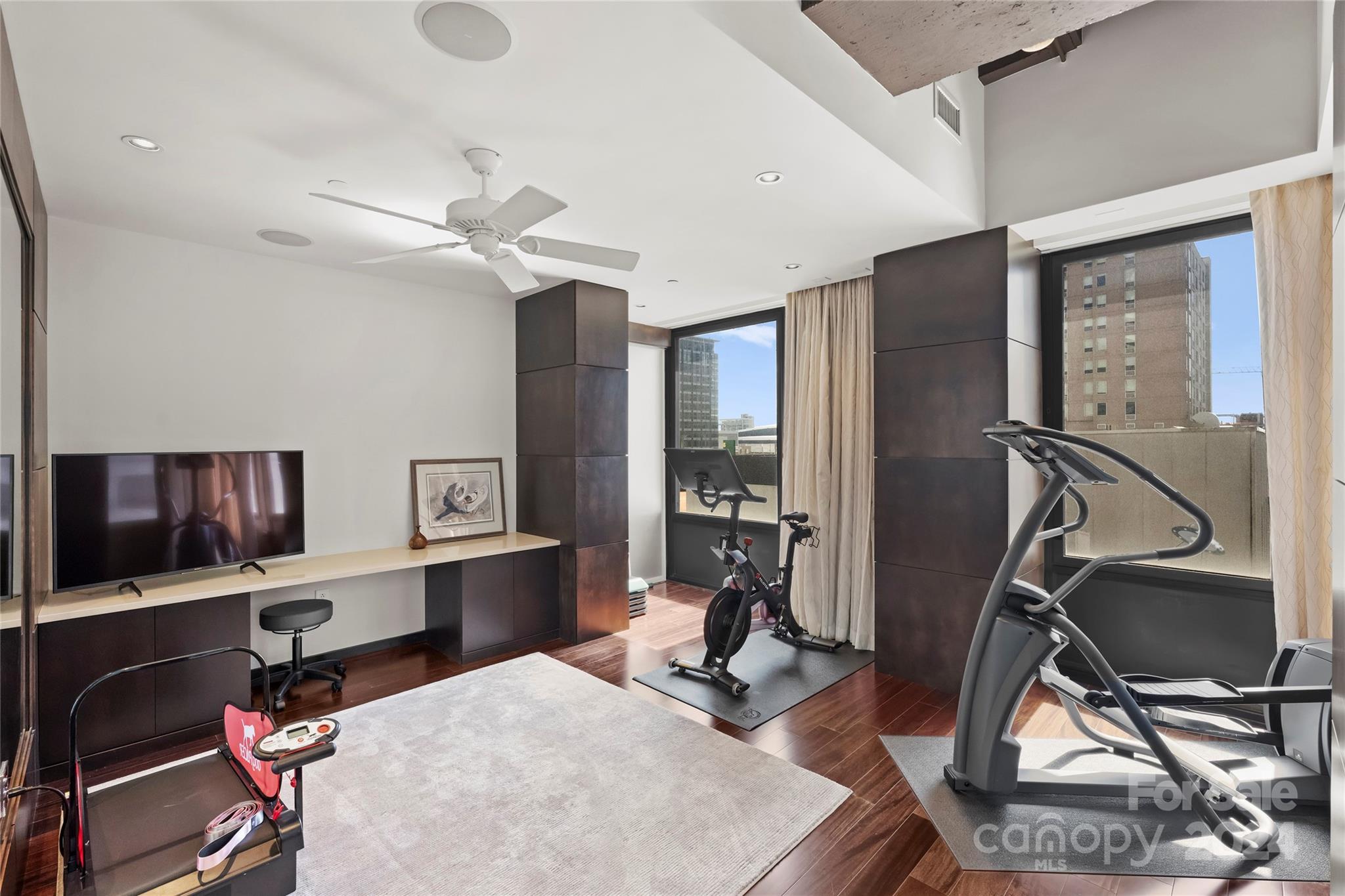 139 S Tryon Street Unit: 6