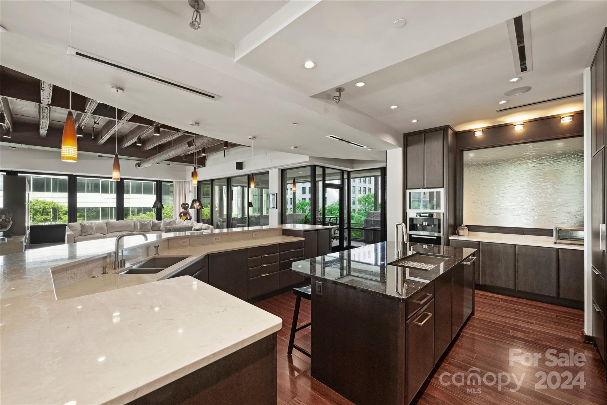 139 S Tryon Street Unit: 6