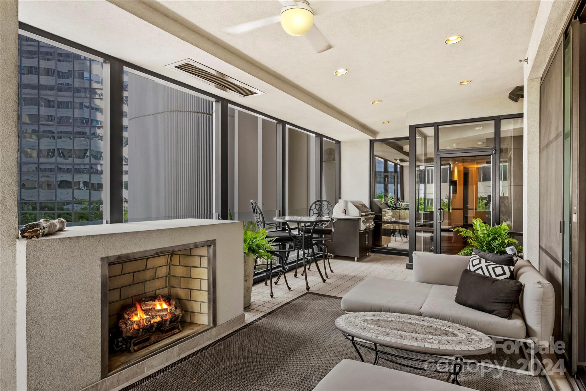 139 S Tryon Street Unit: 6