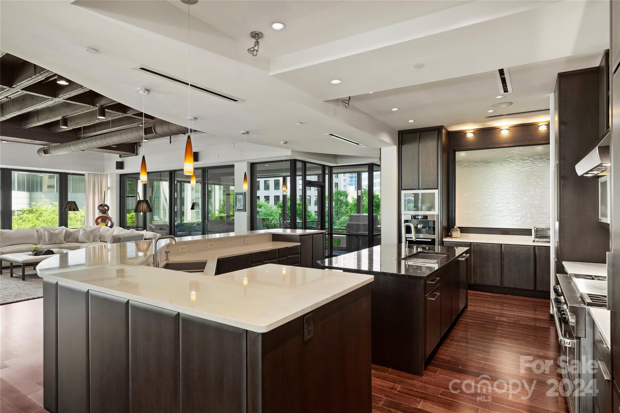 139 S Tryon Street Unit: 6