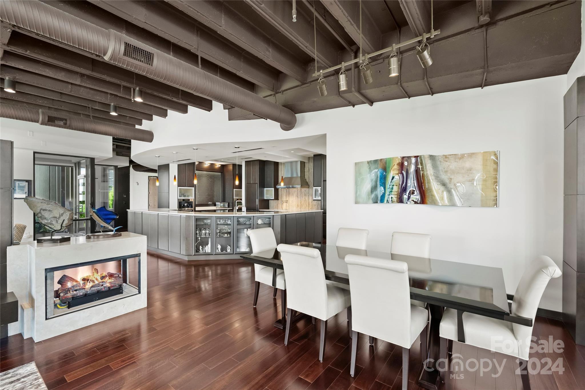 139 S Tryon Street Unit: 6