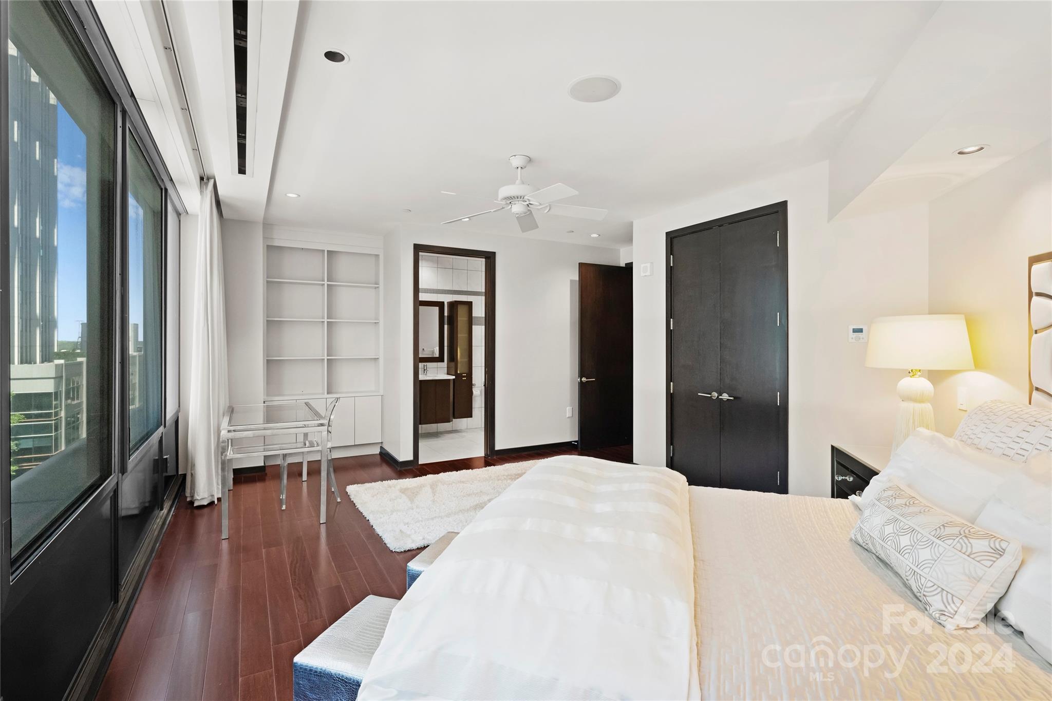 139 S Tryon Street Unit: 6