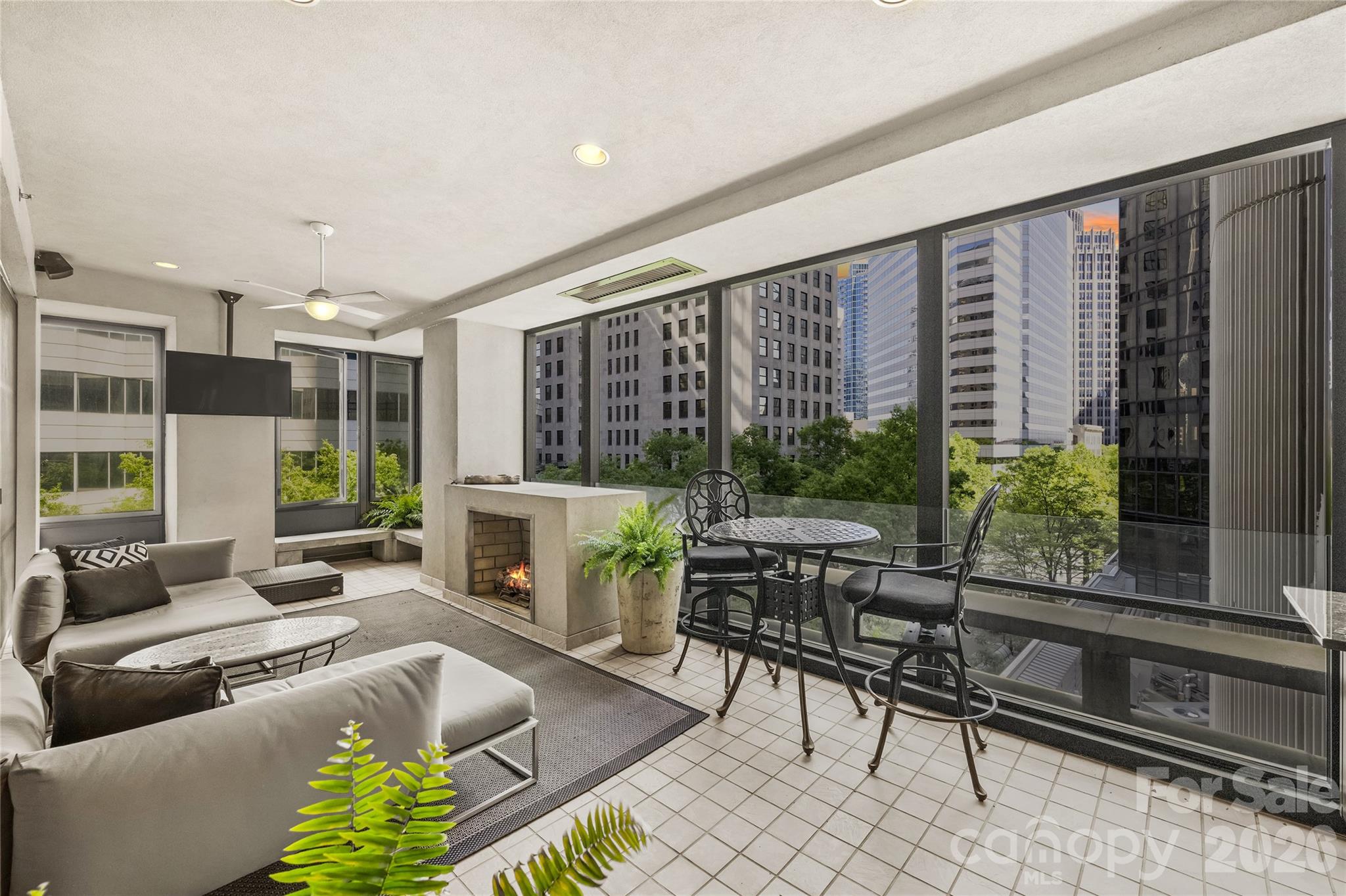 139 S Tryon Street Unit: 6