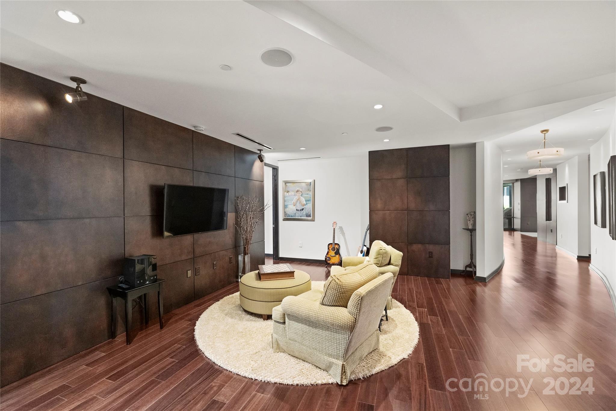 139 S Tryon Street Unit: 6