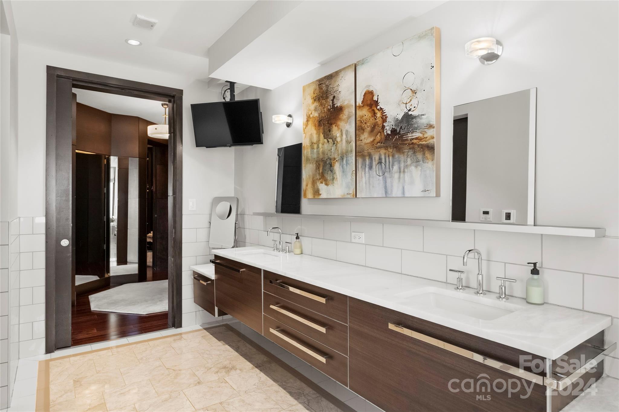 139 S Tryon Street Unit: 6