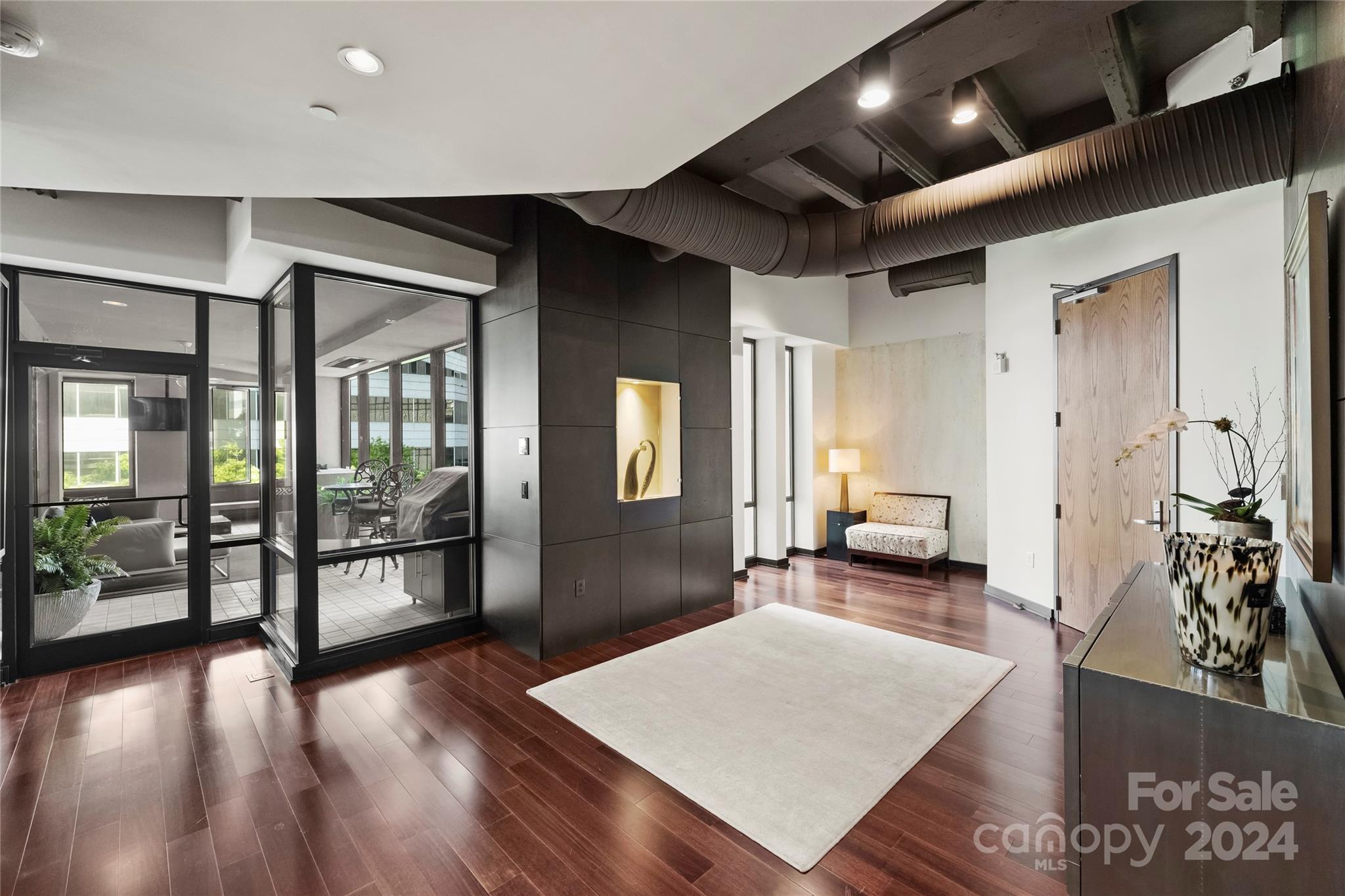 139 S Tryon Street Unit: 6