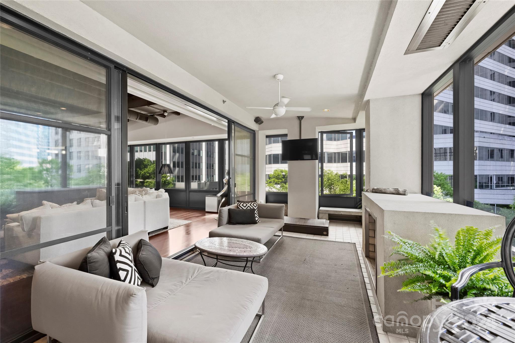 139 S Tryon Street Unit: 6