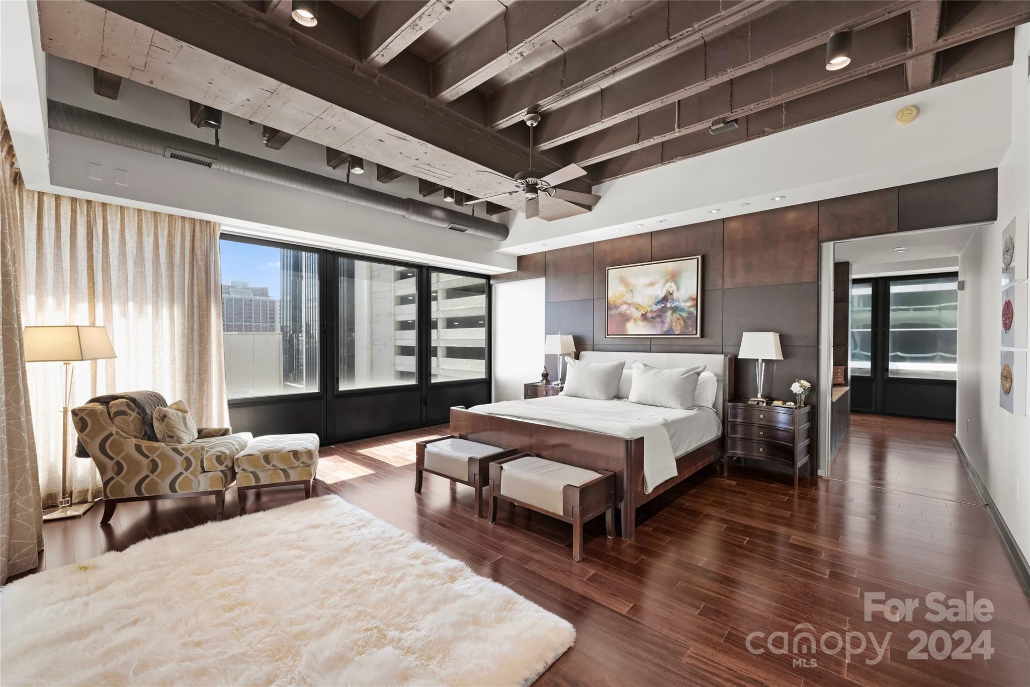 139 S Tryon Street Unit: 6