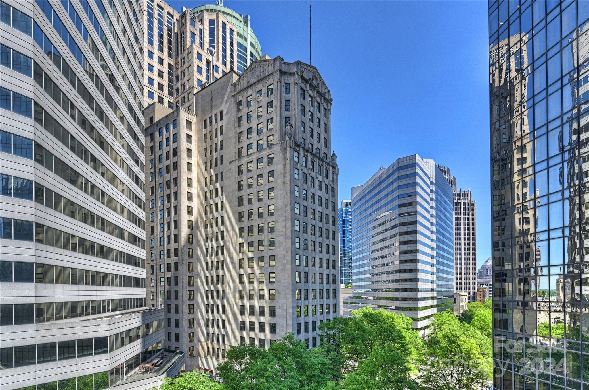 139 S Tryon Street Unit: 6
