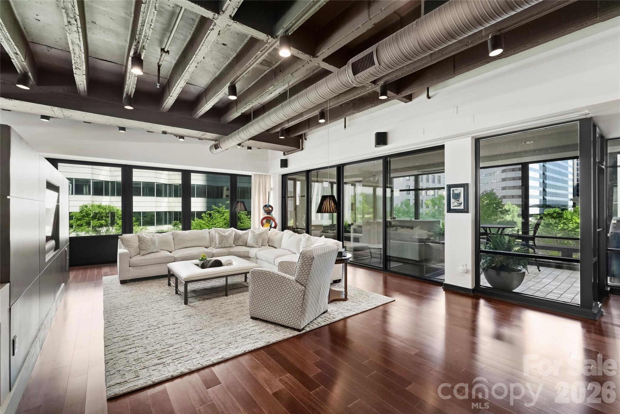 139 S Tryon Street Unit: 6