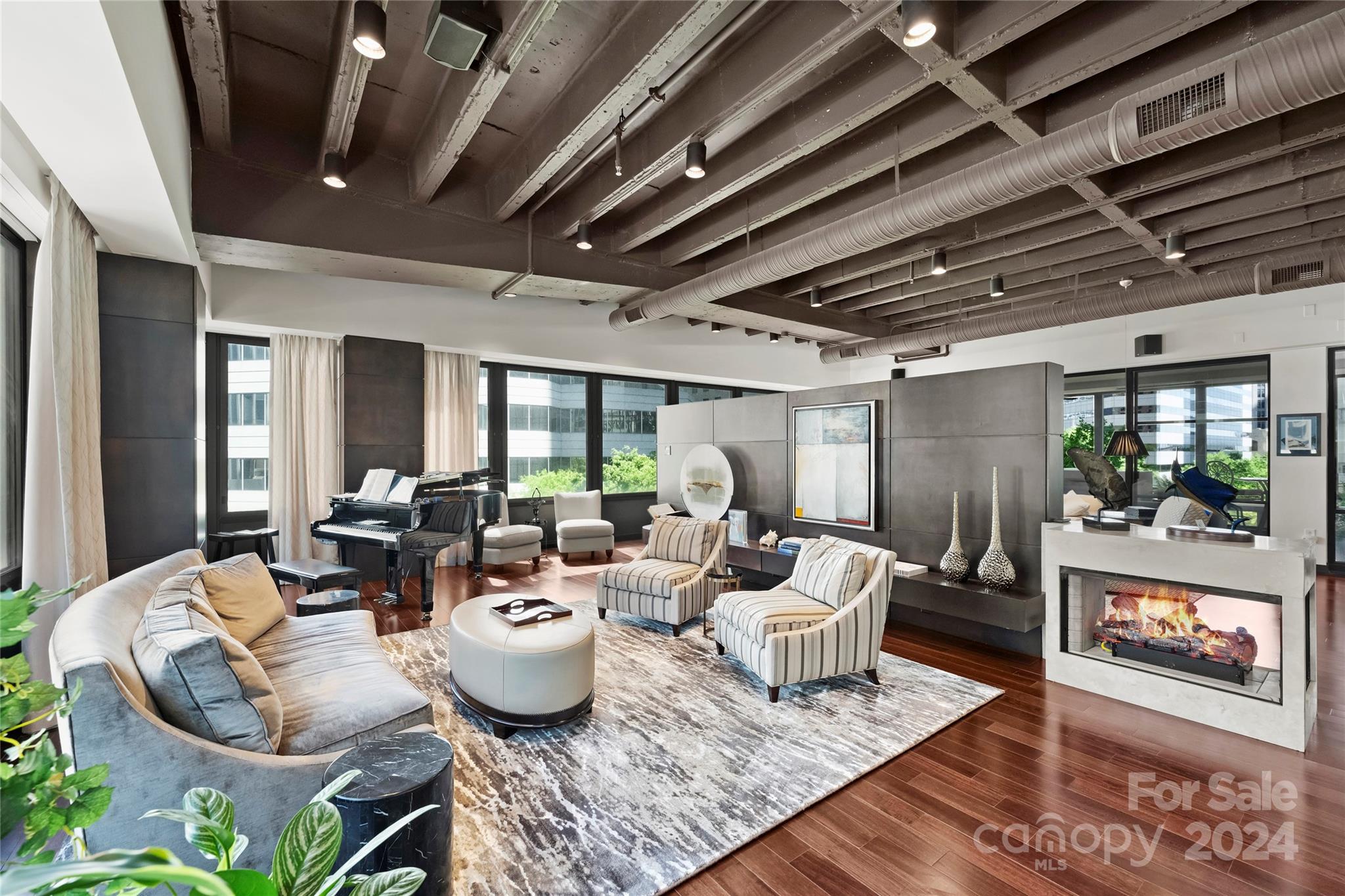 139 S Tryon Street Unit: 6