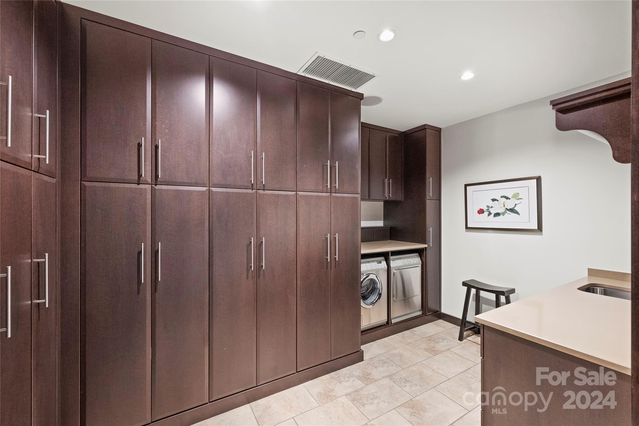 139 S Tryon Street Unit: 6