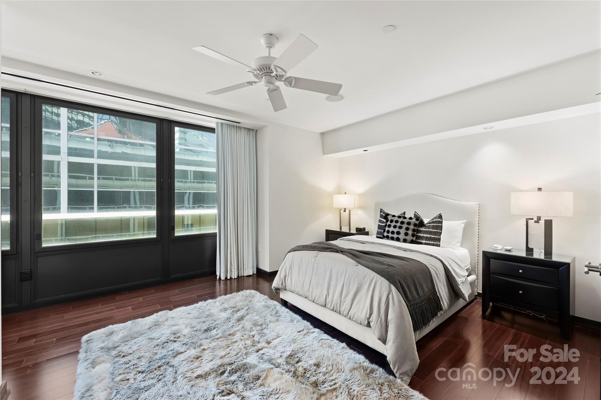 139 S Tryon Street Unit: 6