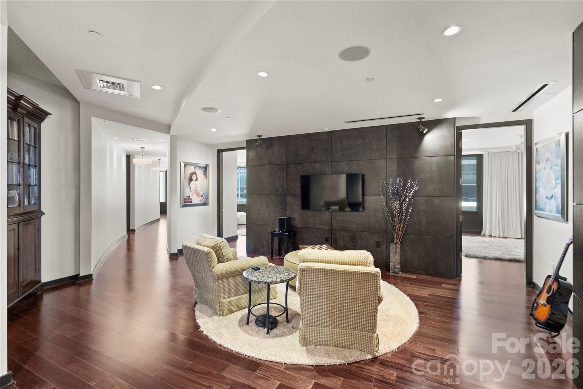 139 S Tryon Street Unit: 6