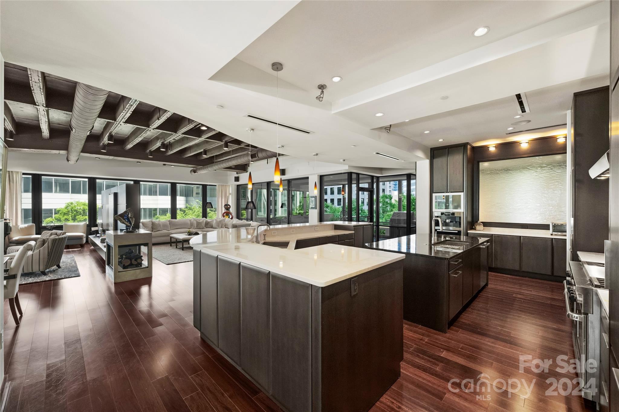 139 S Tryon Street Unit: 6