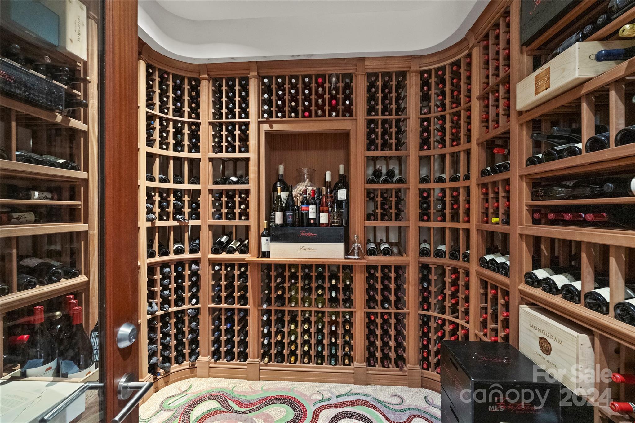 139 S Tryon Street Unit: 6