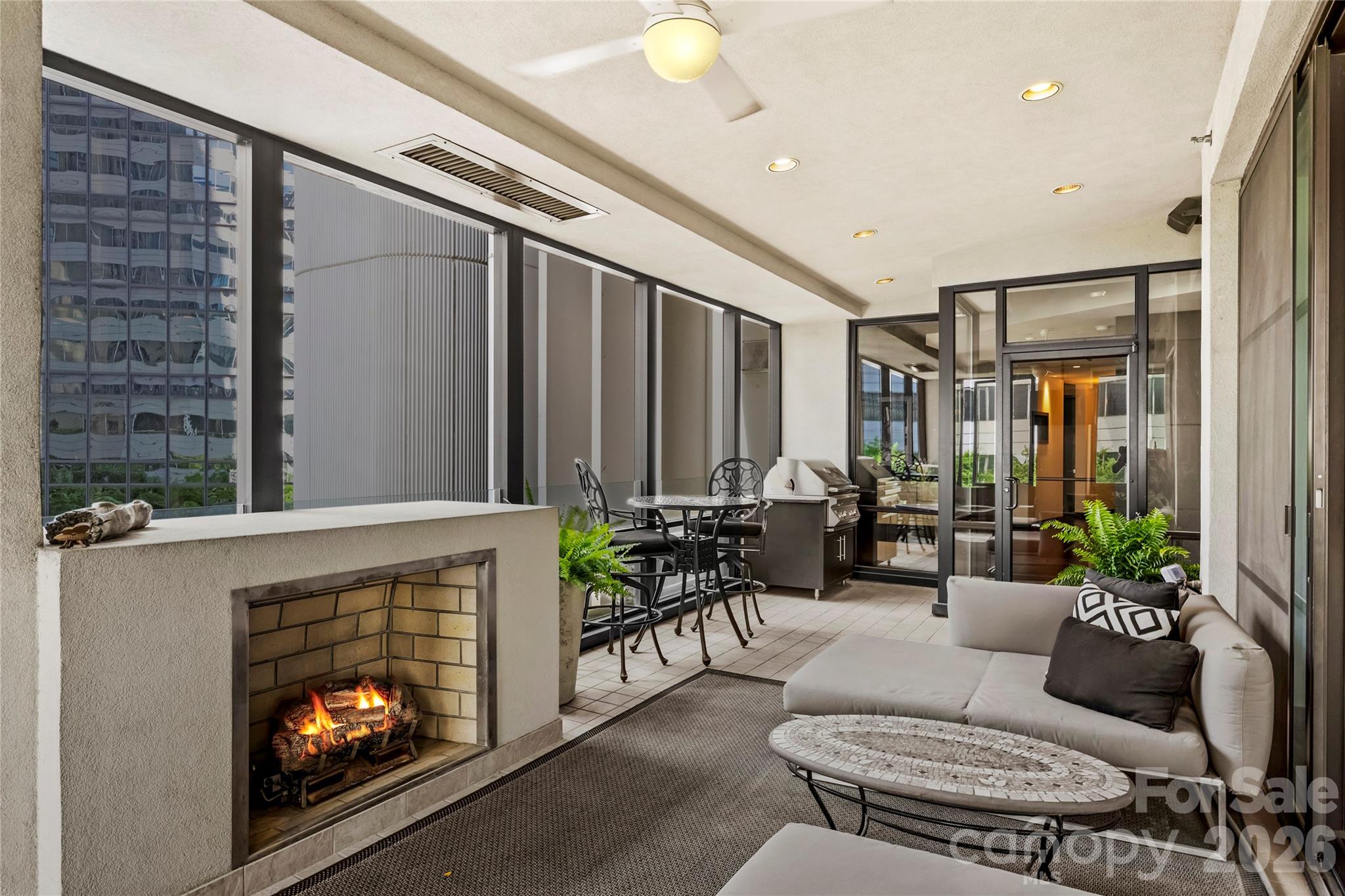139 S Tryon Street Unit: 6
