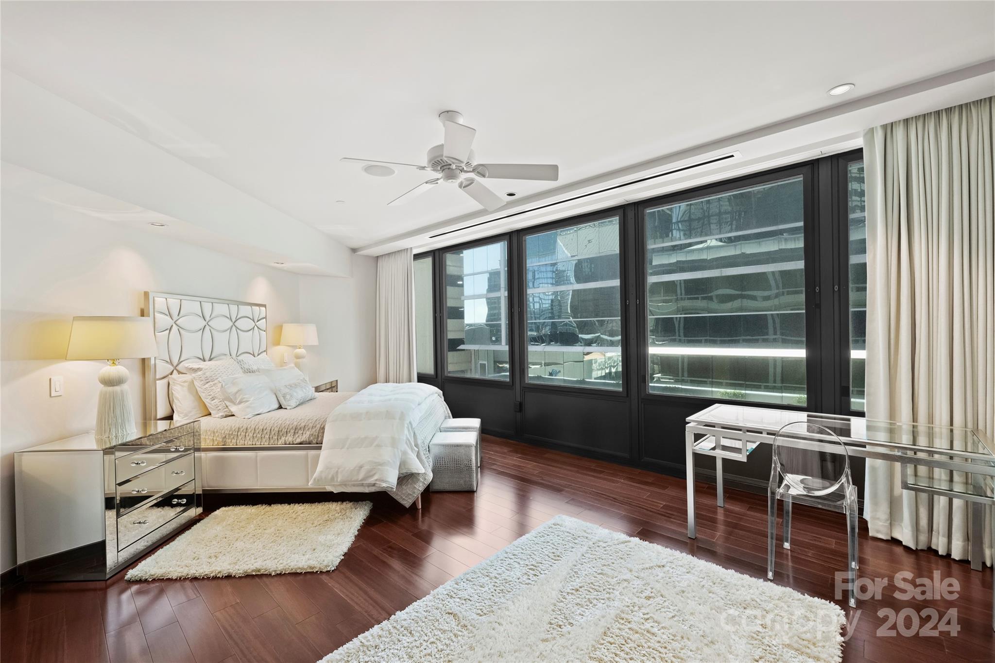 139 S Tryon Street Unit: 6