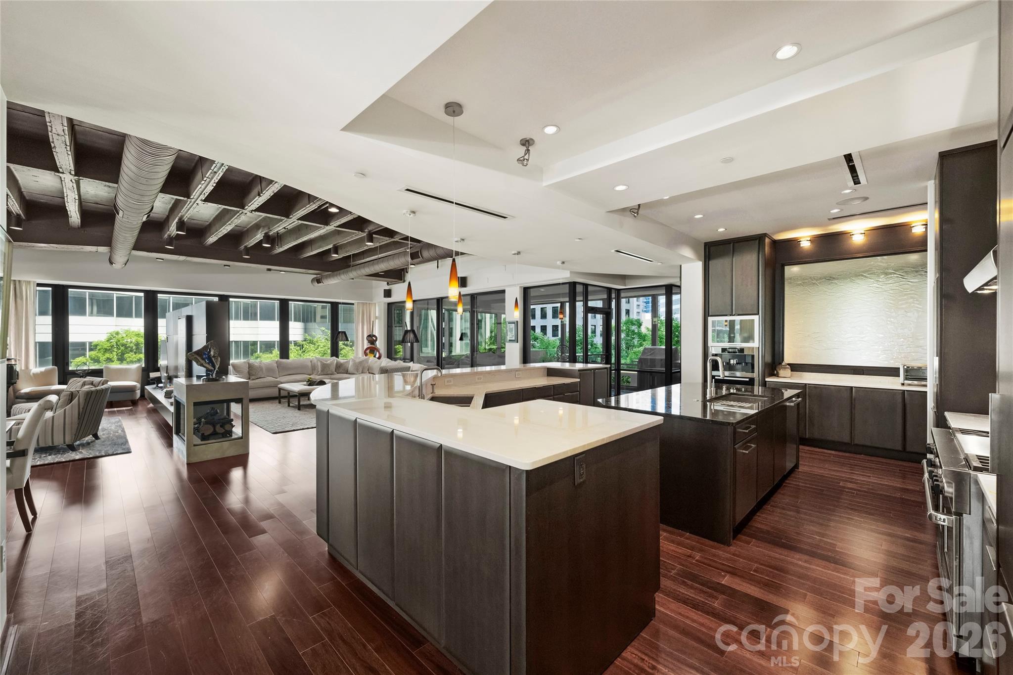 139 S Tryon Street Unit: 6