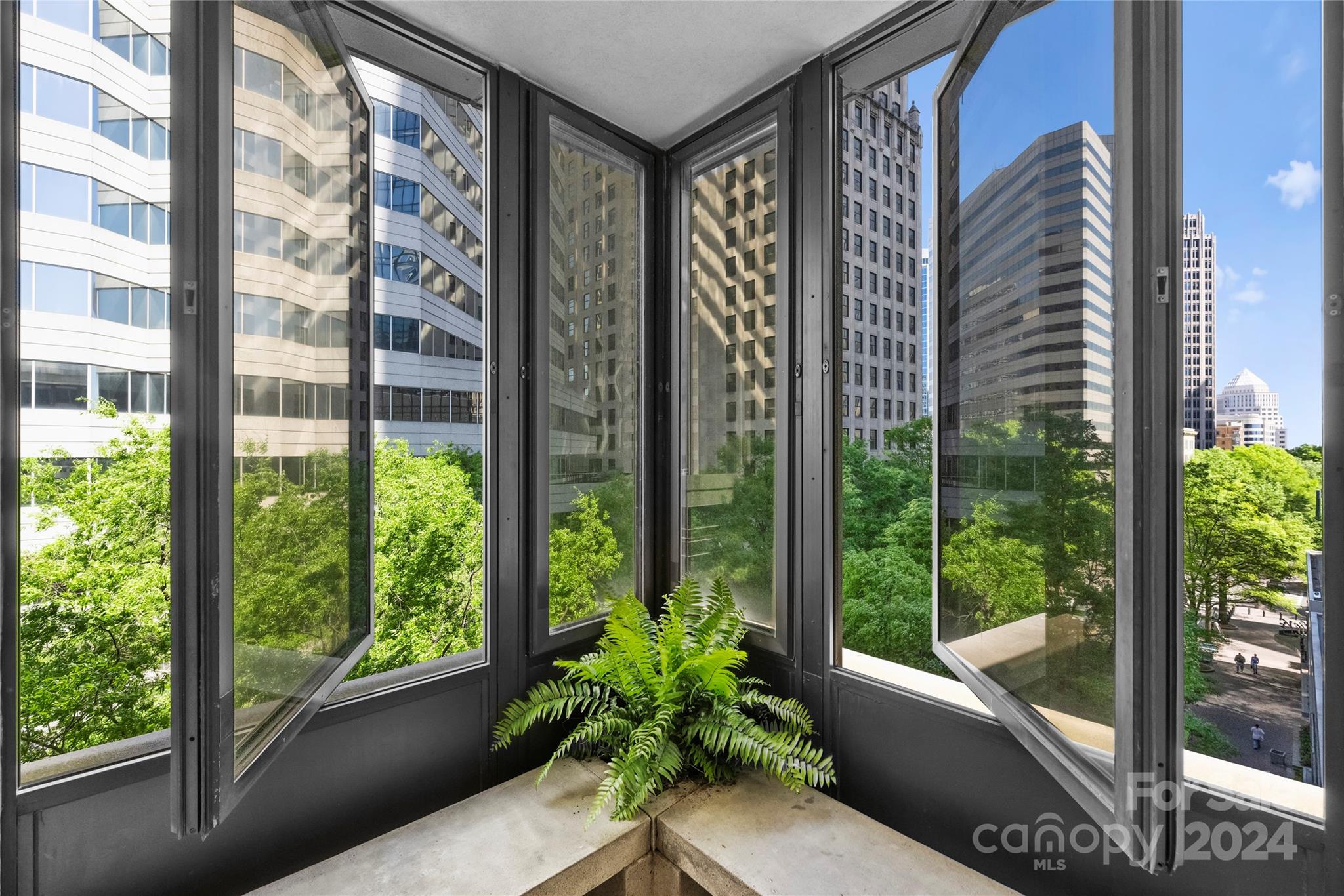 139 S Tryon Street Unit: 6
