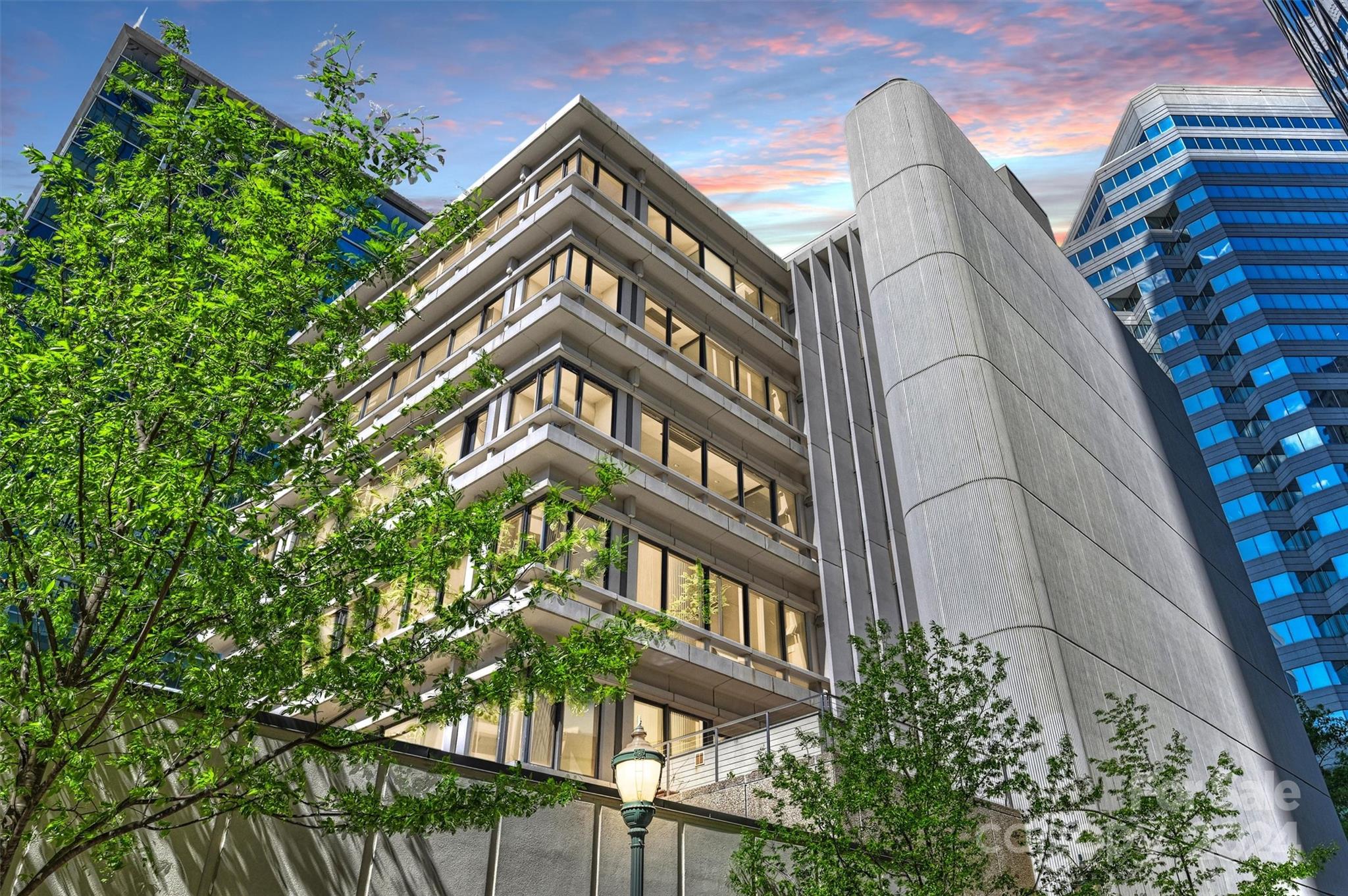 139 S Tryon Street Unit: 6