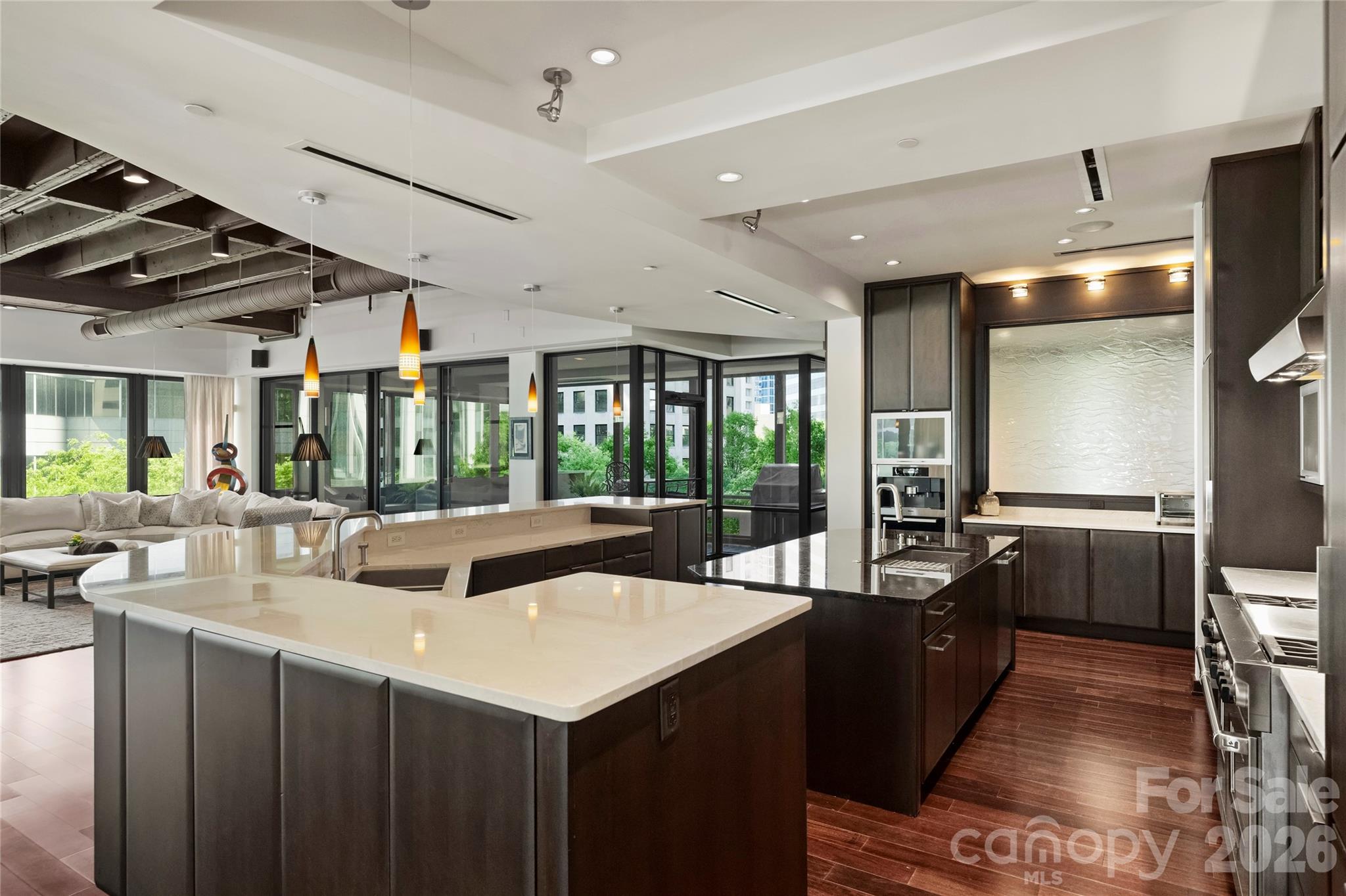 139 S Tryon Street Unit: 6