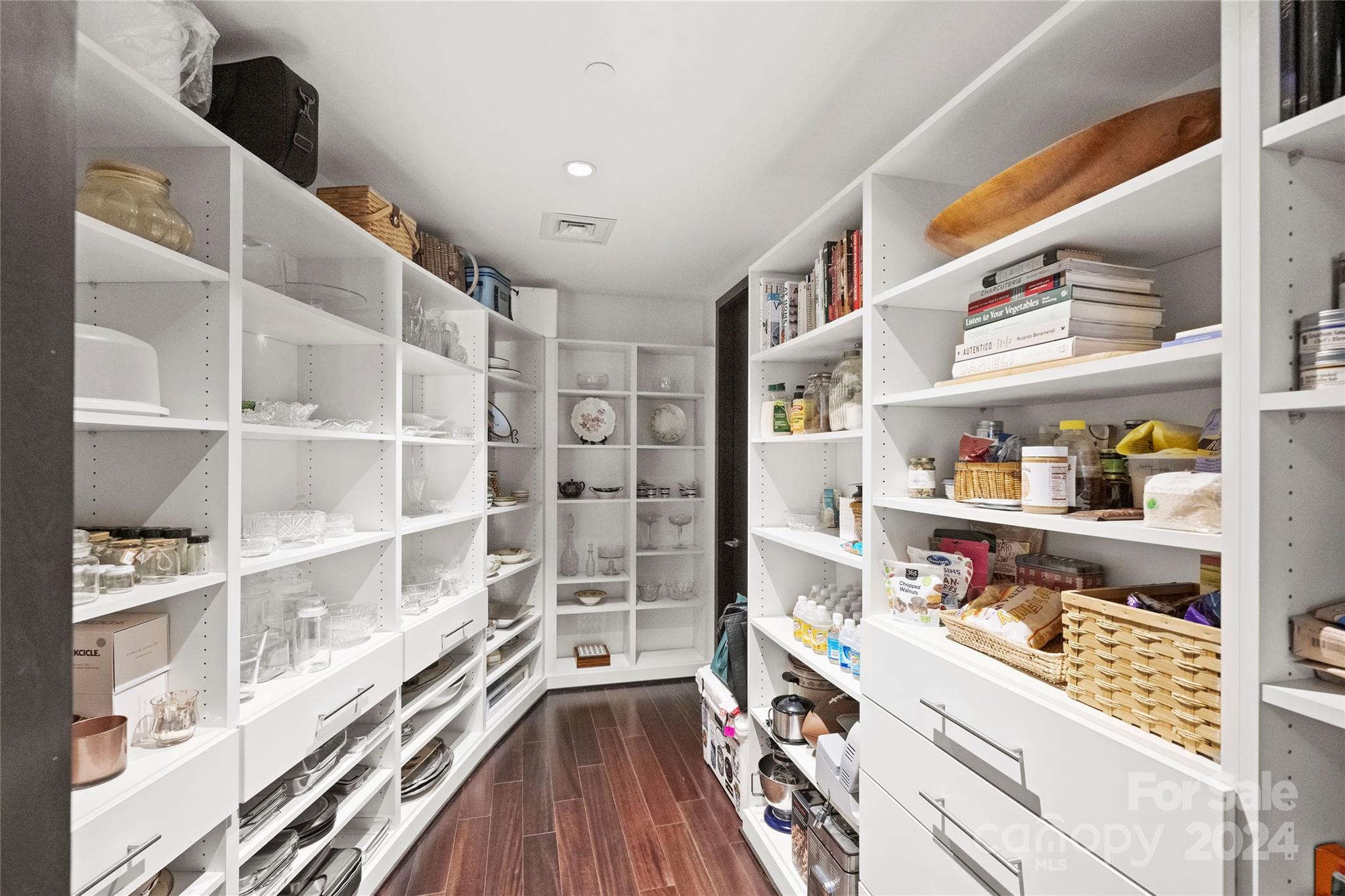 139 S Tryon Street Unit: 6