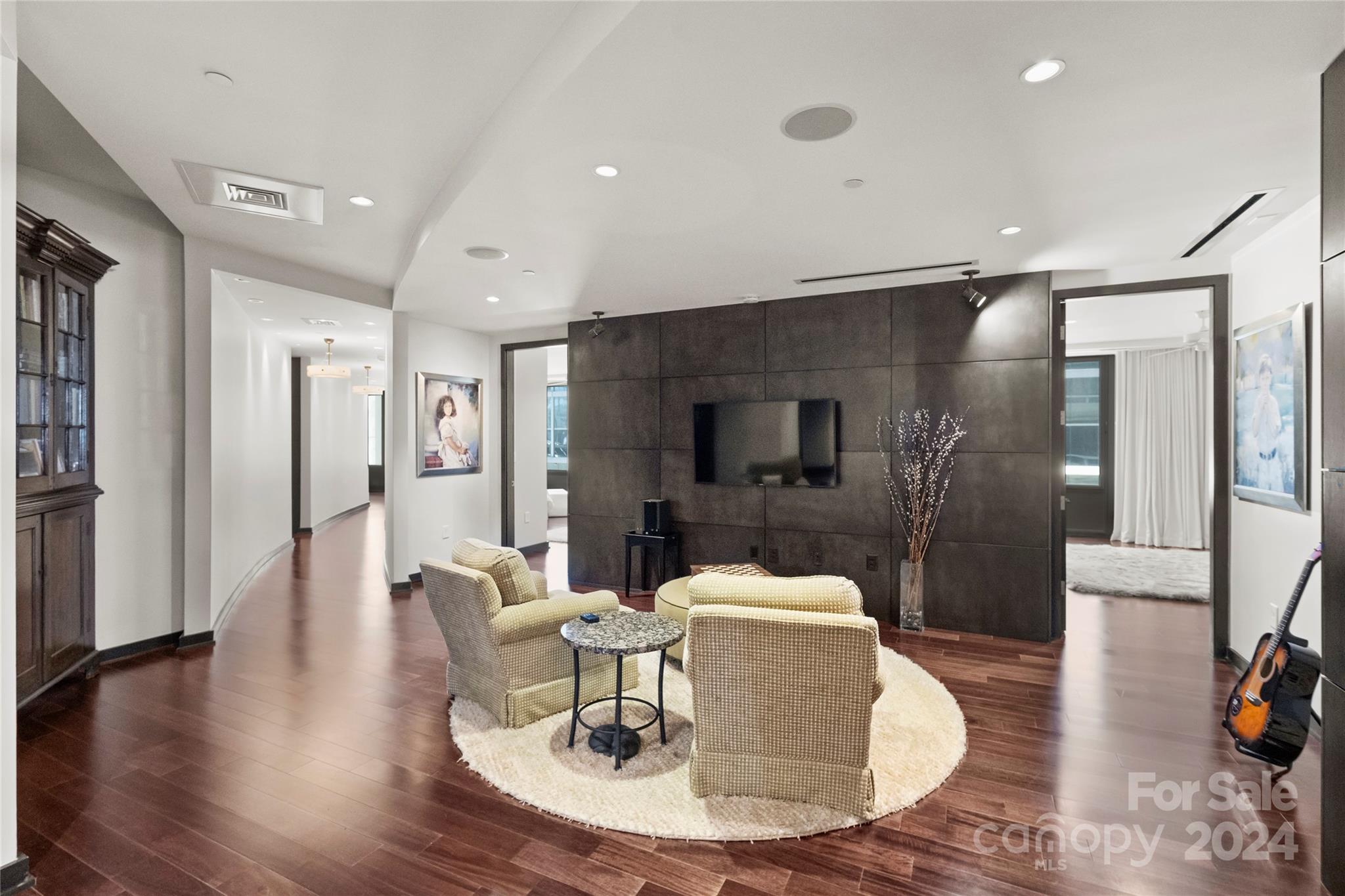 139 S Tryon Street Unit: 6