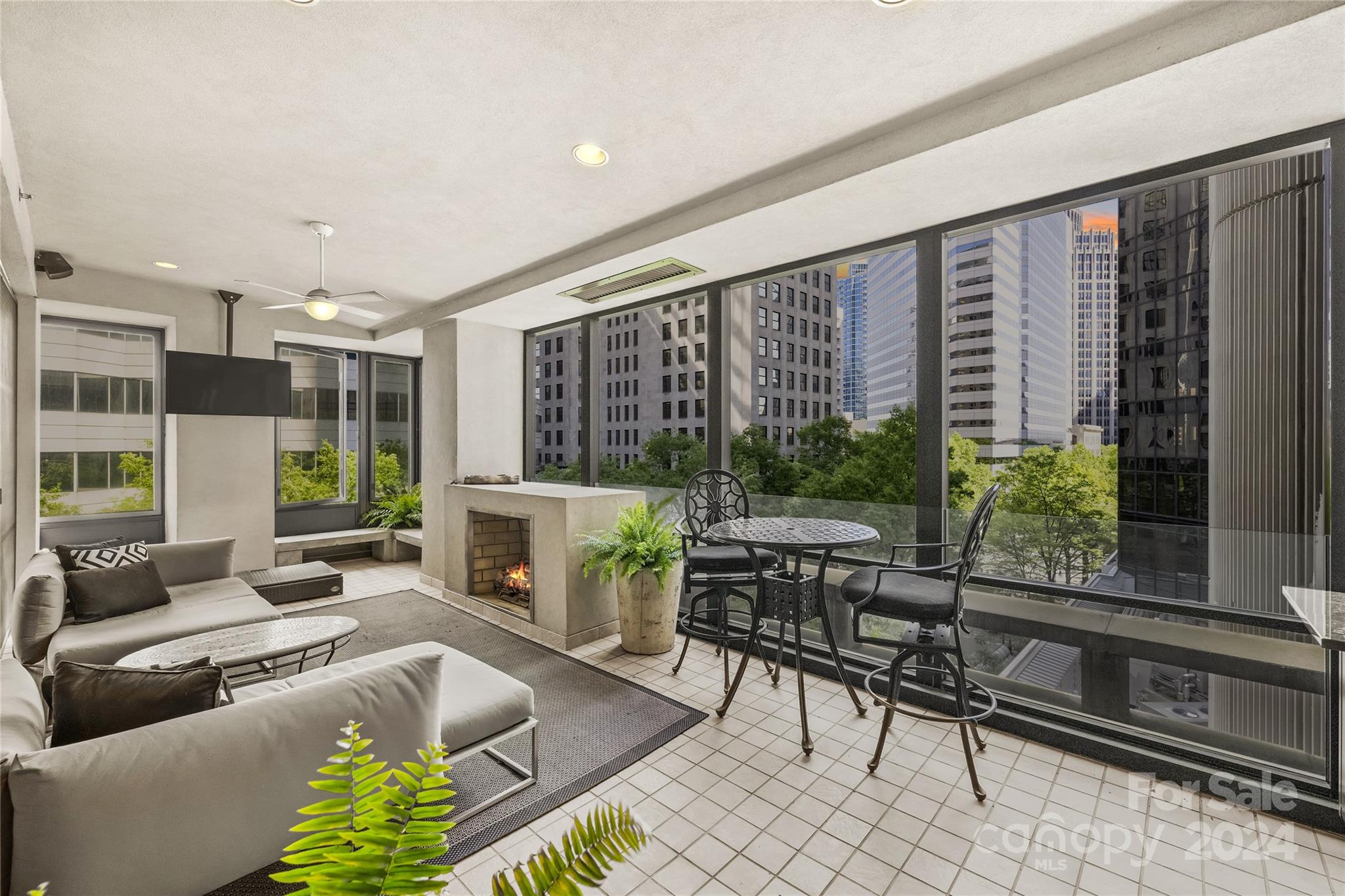 139 S Tryon Street Unit: 6