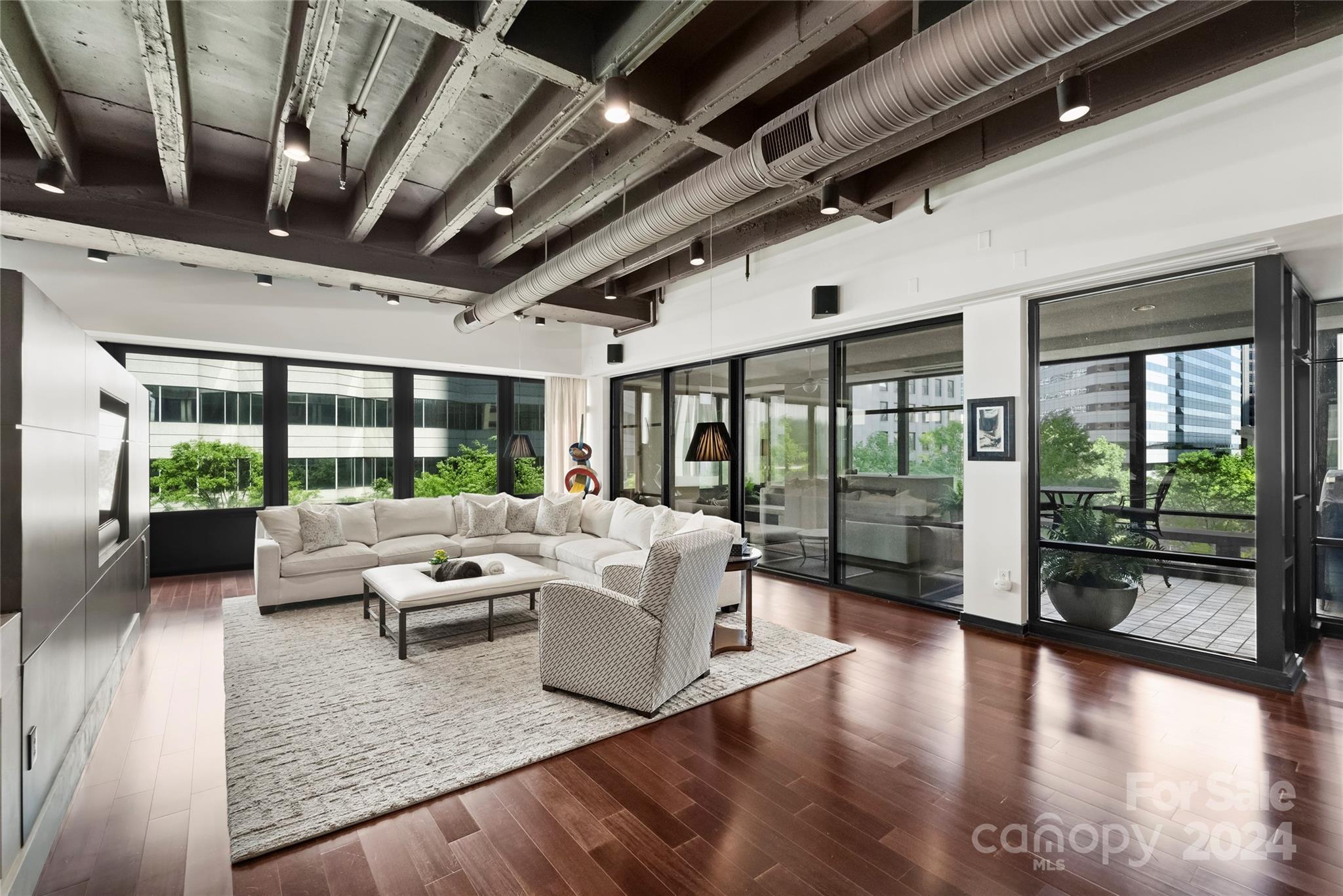 139 S Tryon Street Unit: 6