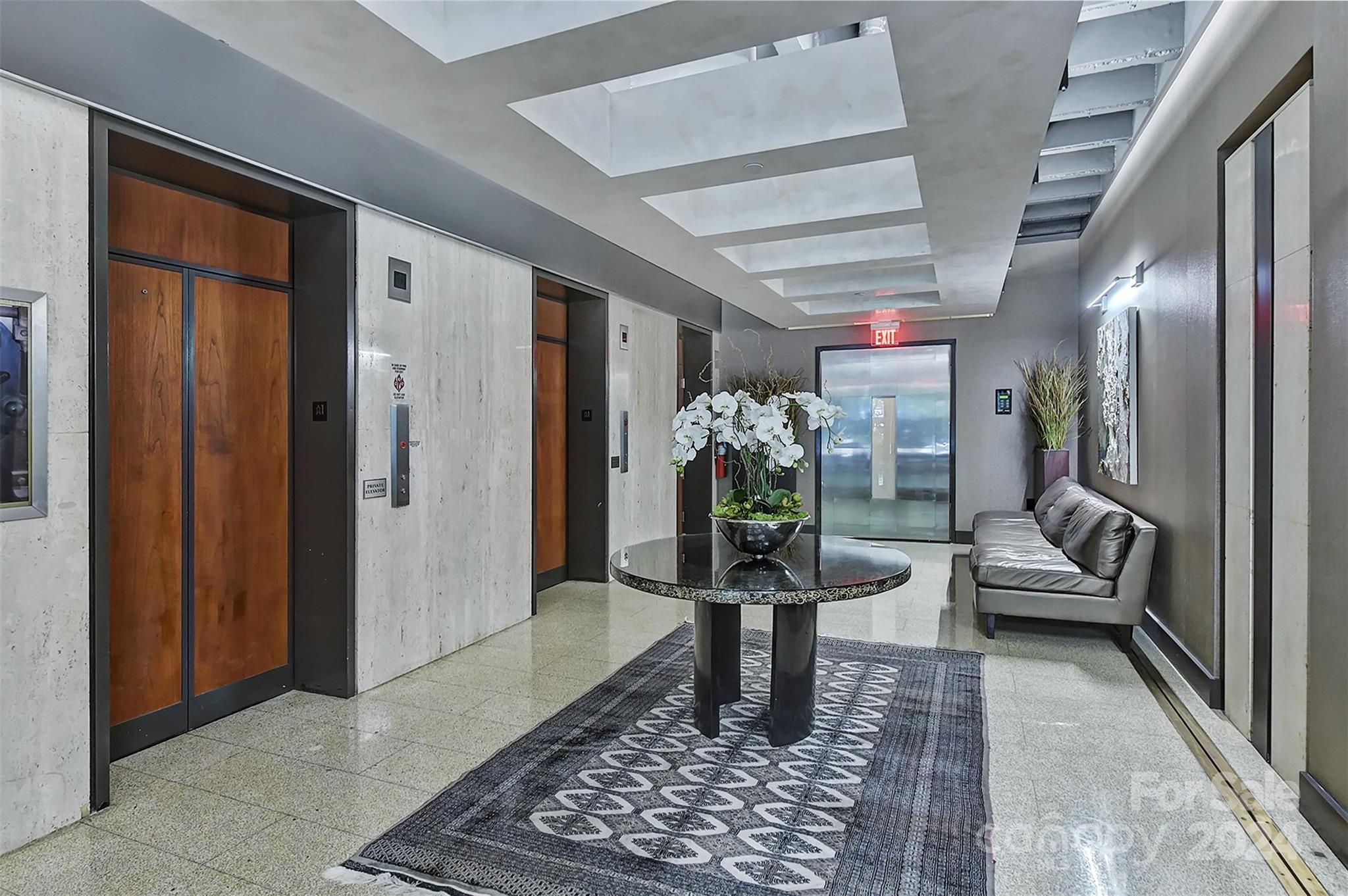 139 S Tryon Street Unit: 6