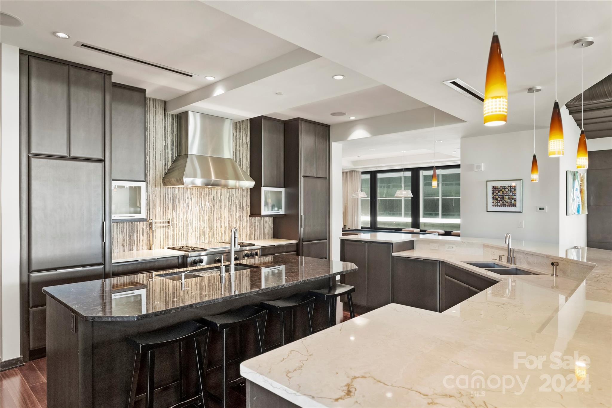 139 S Tryon Street Unit: 6