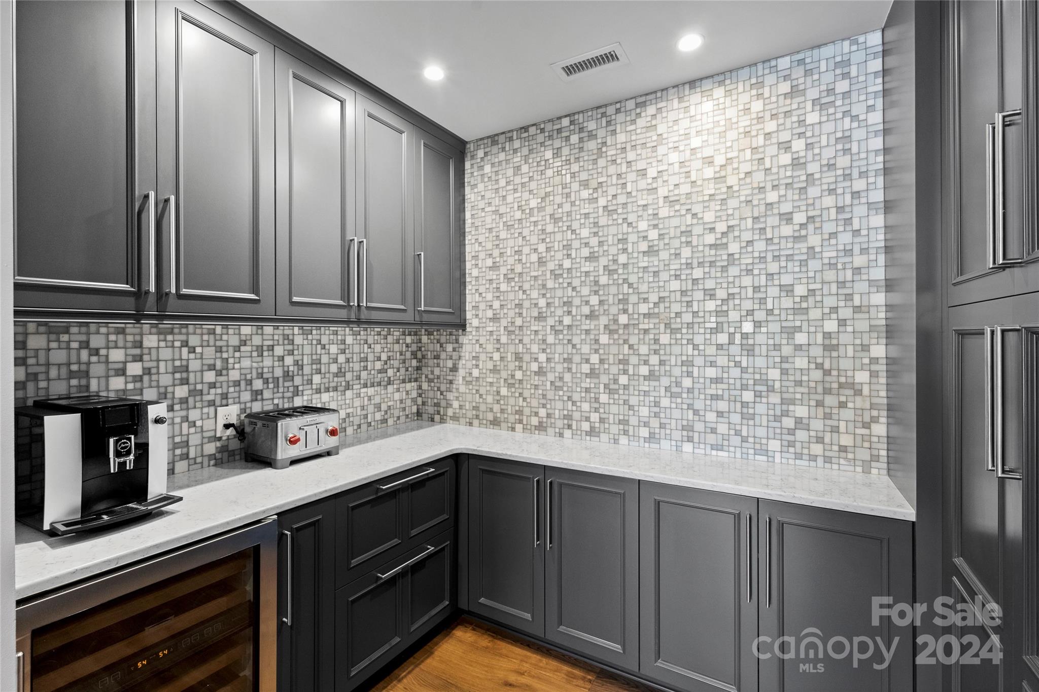 229 N Church Street Unit: 404