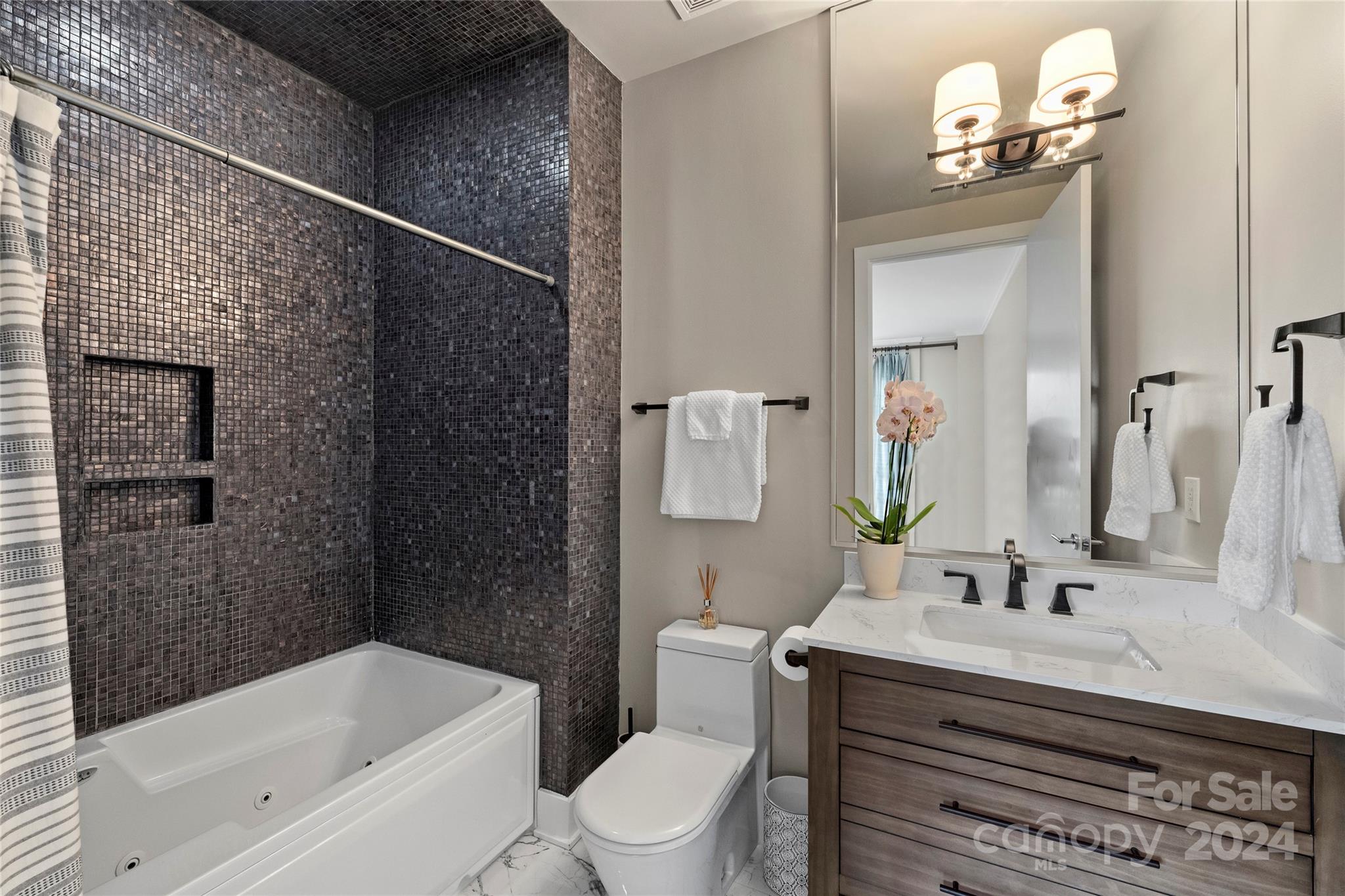 229 N Church Street Unit: 404