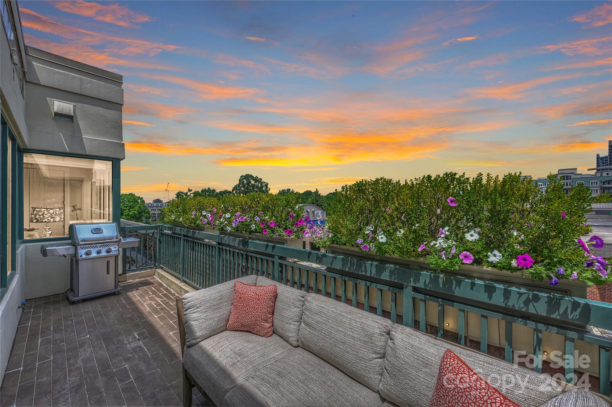 229 N Church Street Unit: 404