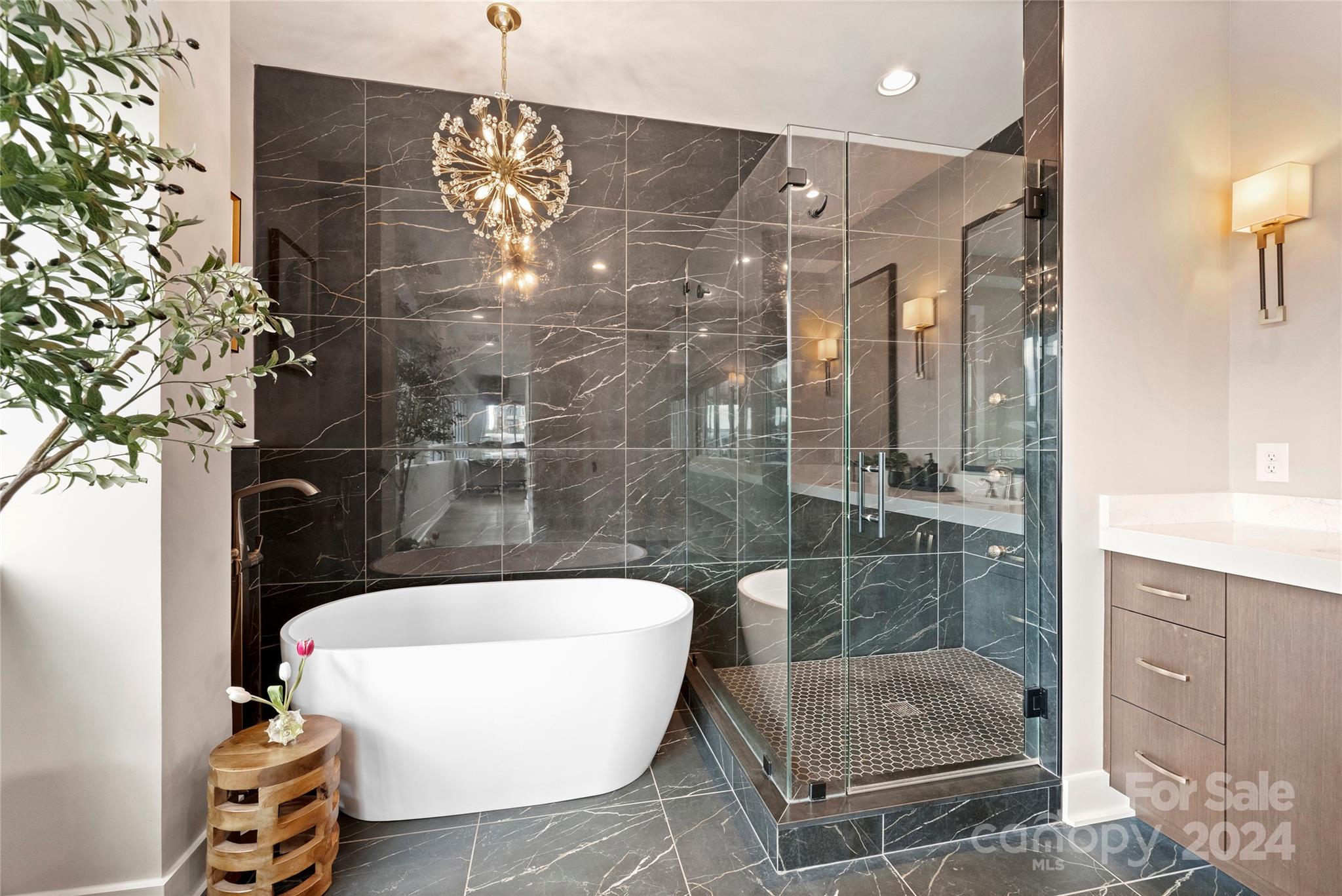 229 N Church Street Unit: 404