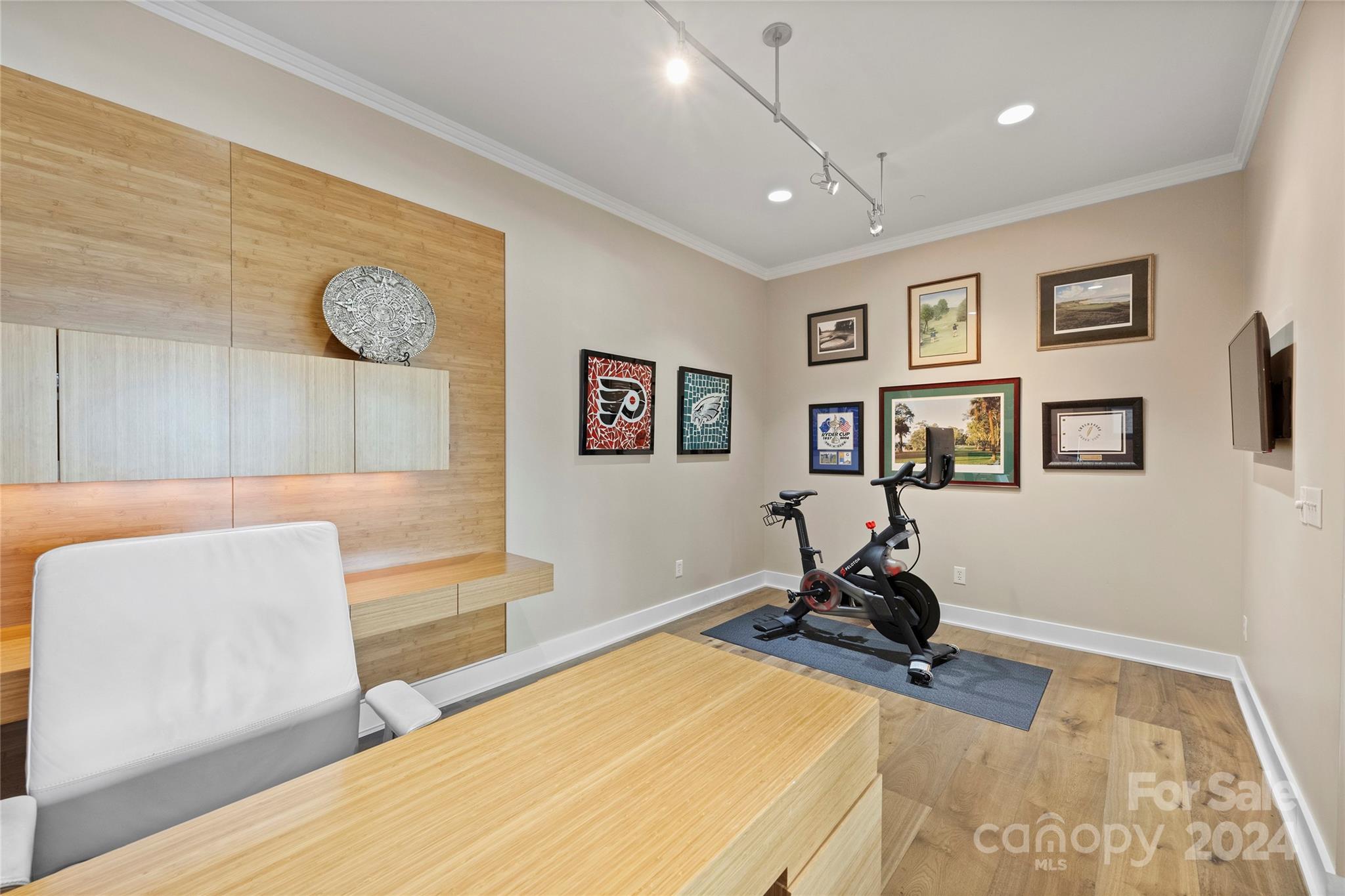 229 N Church Street Unit: 404