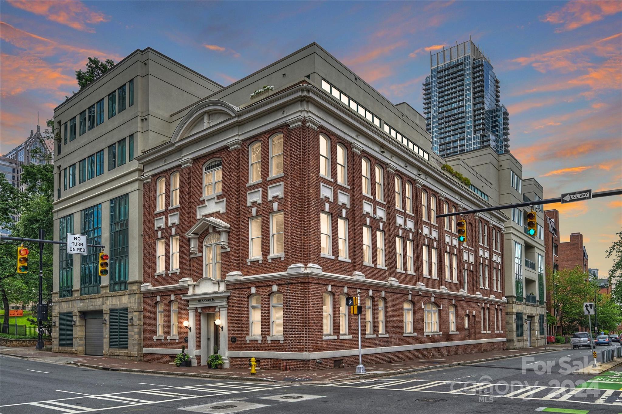 229 N Church Street Unit: 404