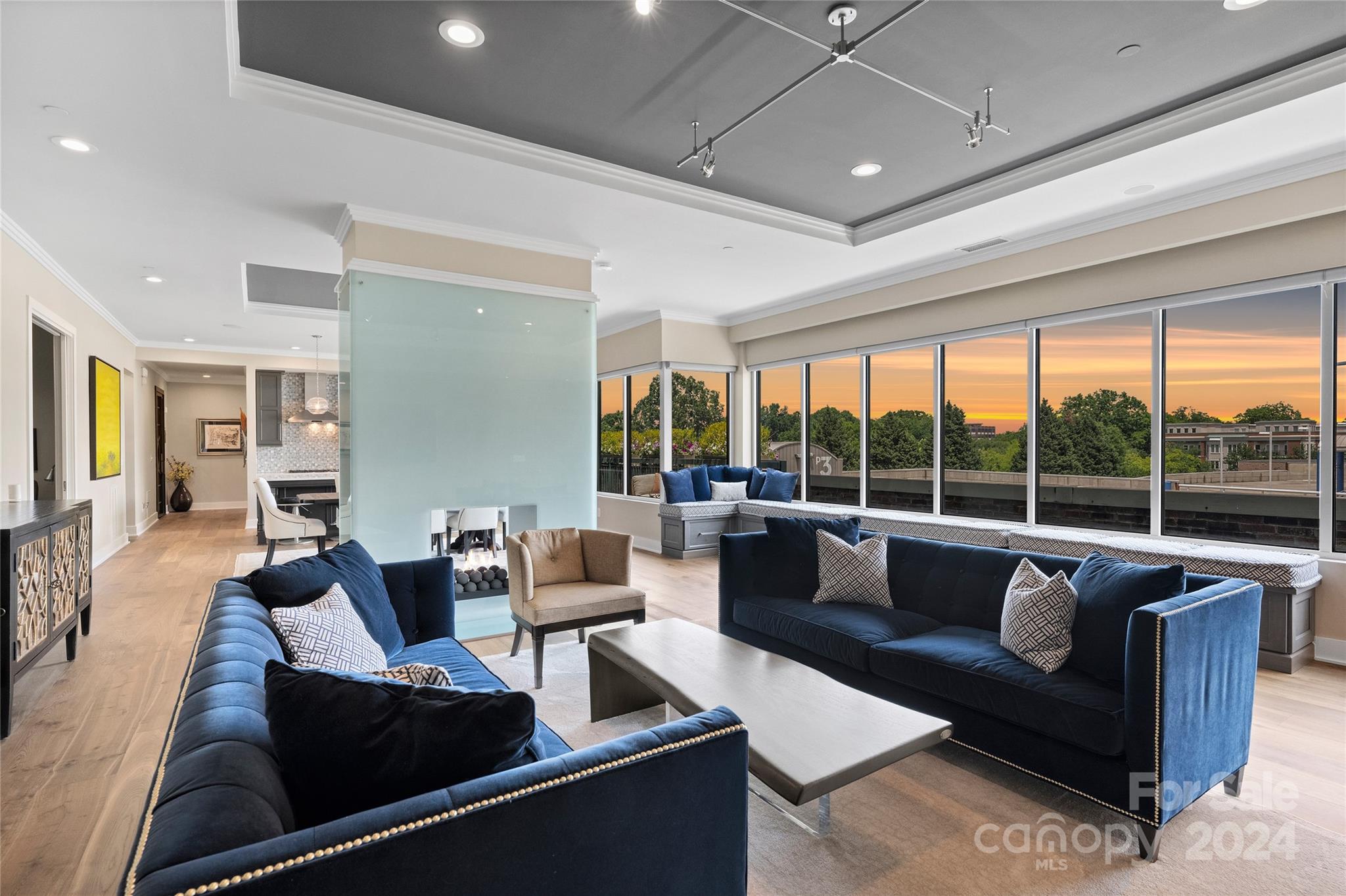 229 N Church Street Unit: 404