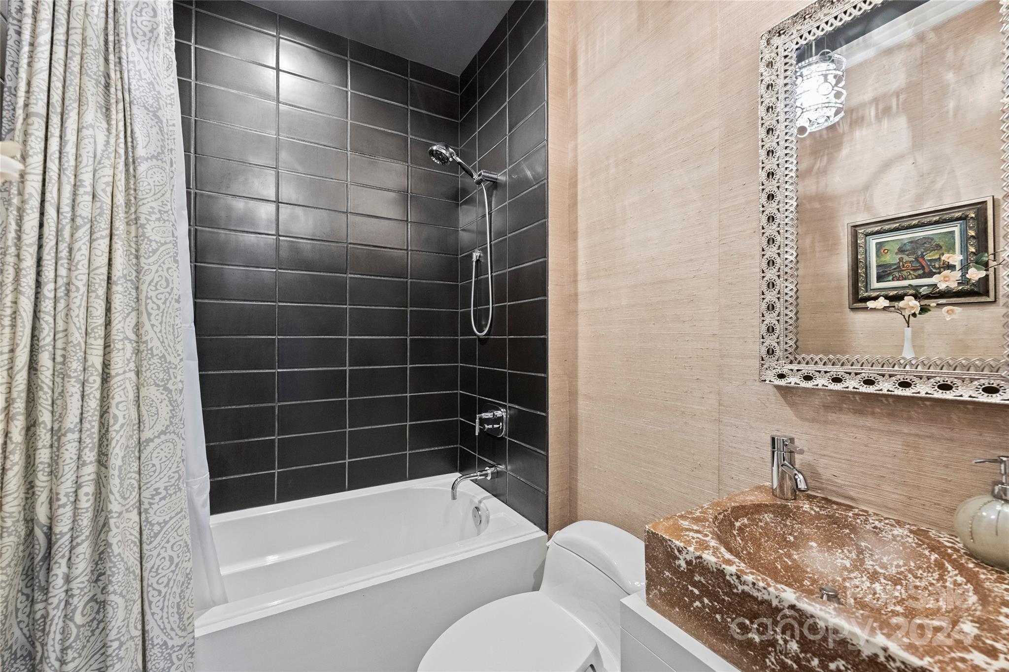 229 N Church Street Unit: 404