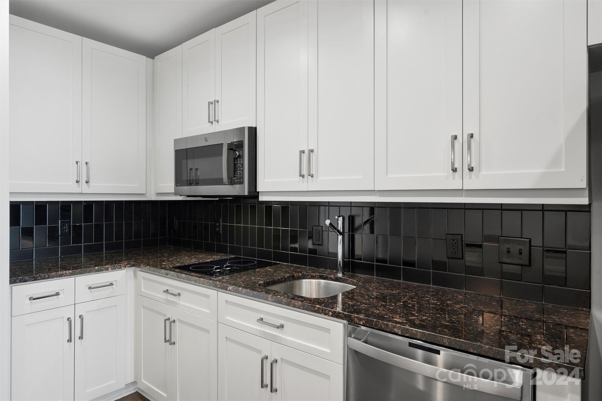 333 W Trade Street Unit: 1610