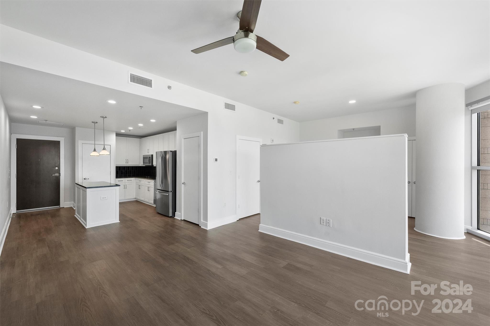 333 W Trade Street Unit: 1610