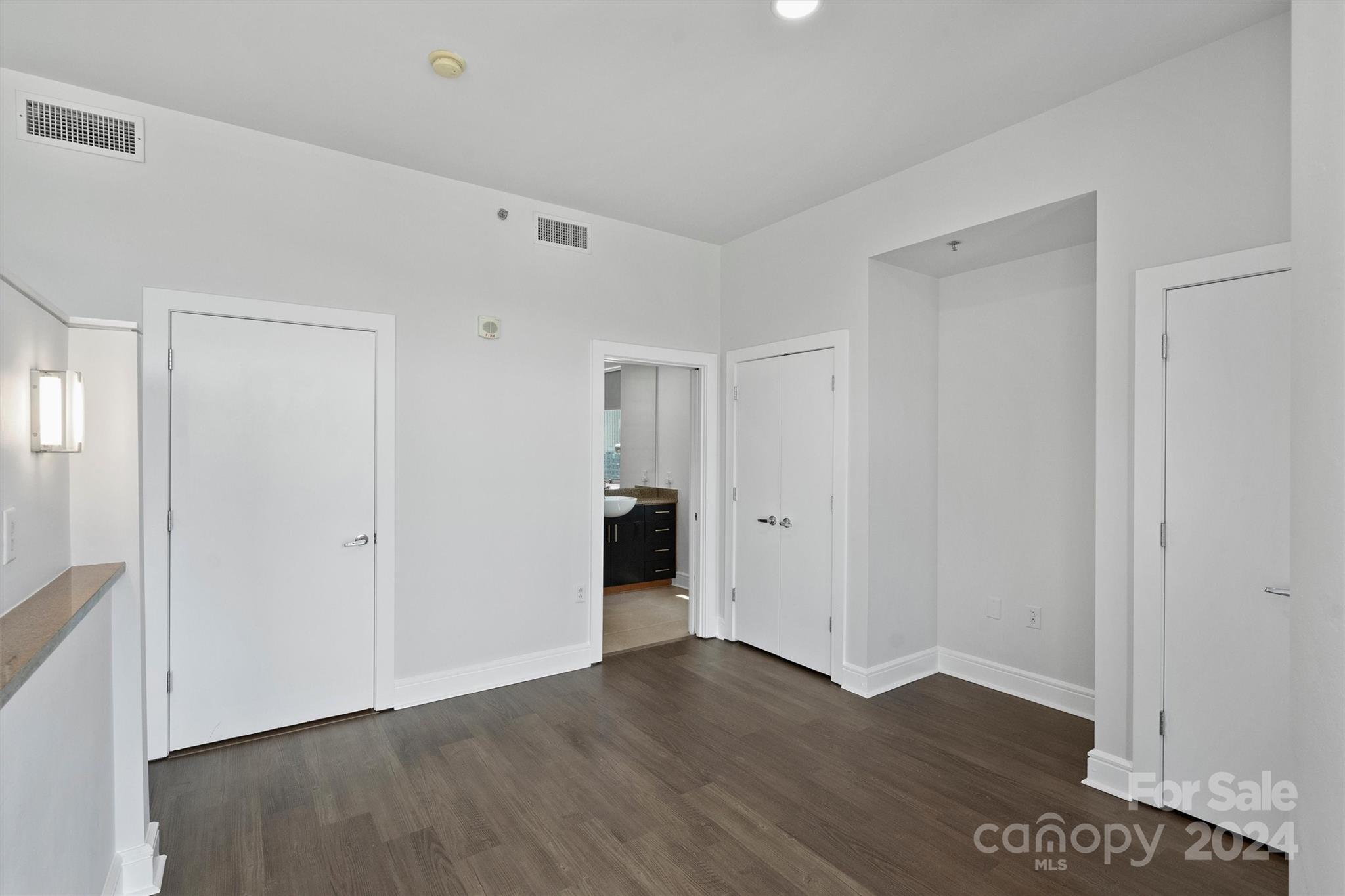 333 W Trade Street Unit: 1610