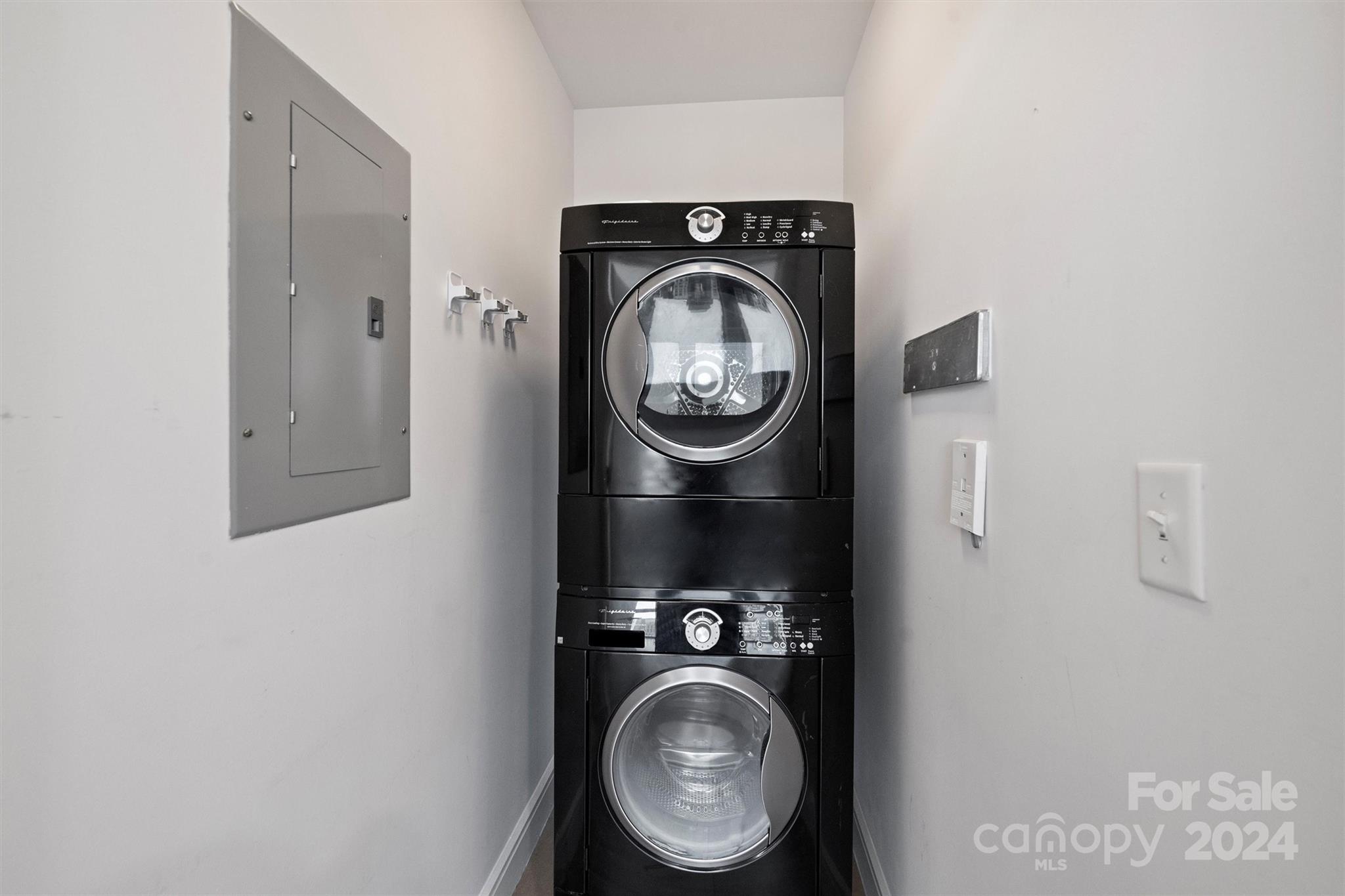 333 W Trade Street Unit: 1610