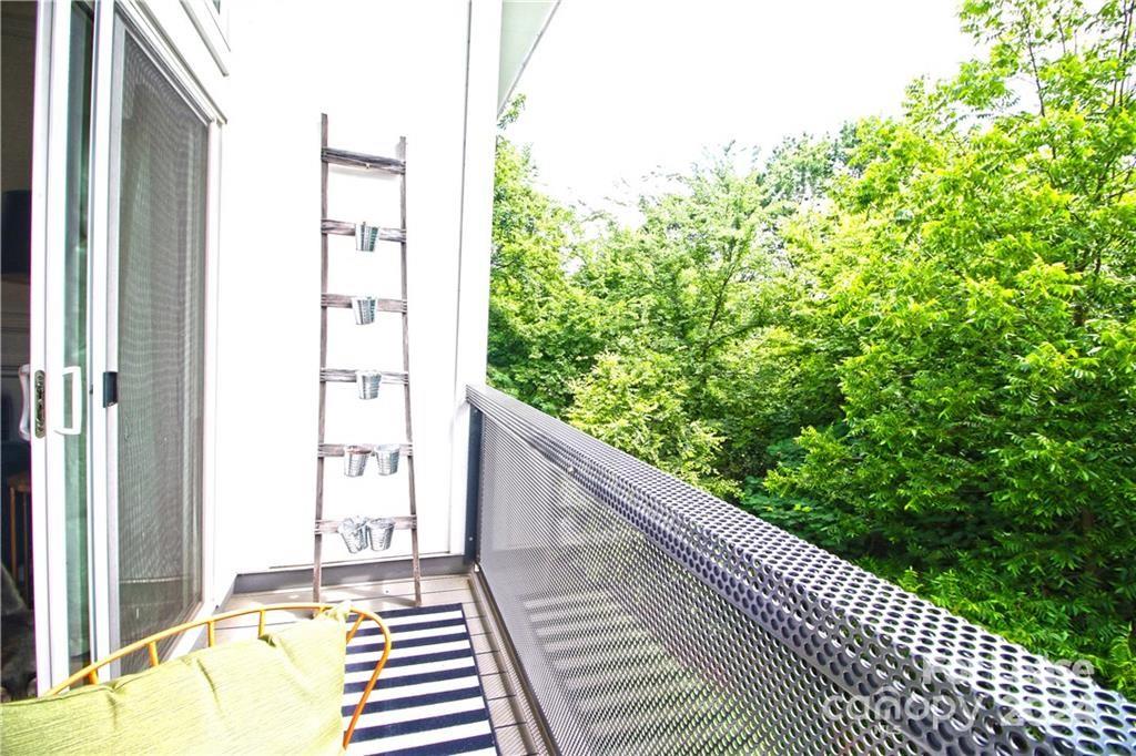 2736 N Davidson Street