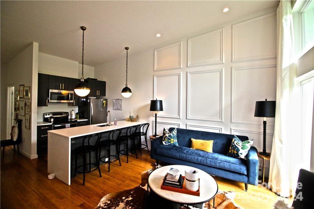 2736 N Davidson Street