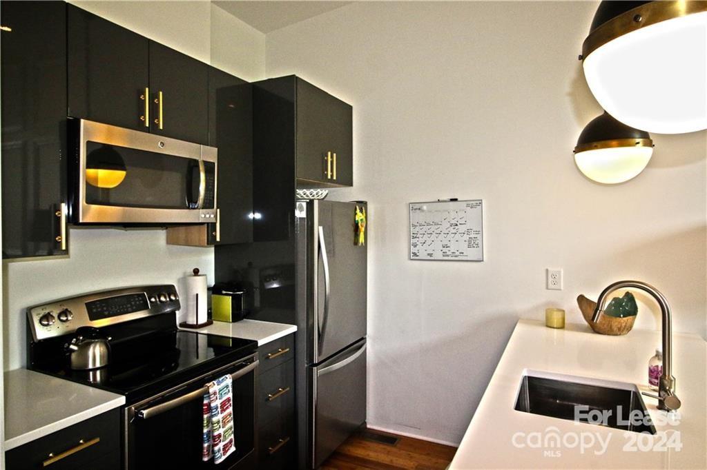 2736 N Davidson Street